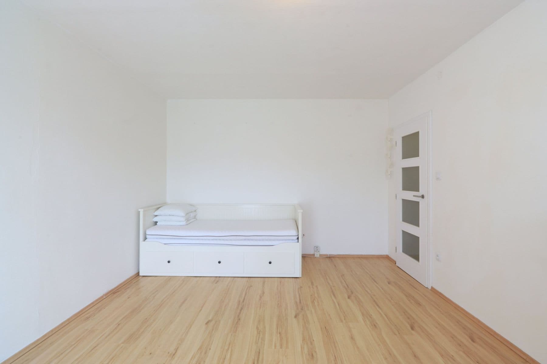 Studio flat to rent, 33 m², Hurbanova, Prague, Prague Studio flat to rent, 33 m², Hurbanova, Prague, Prague