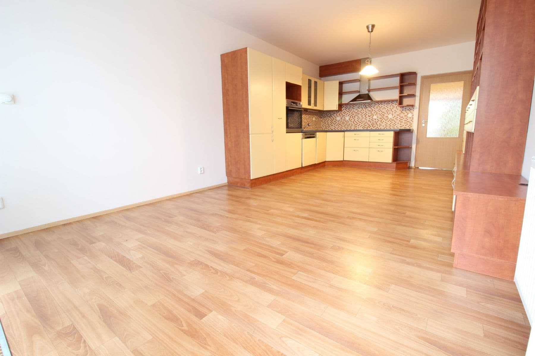 2 bedroom with open-plan kitchen flat to rent, 74 m², Pod Nouzovem, Prague, Prague 2 bedroom with open-plan kitchen flat to rent, 74 m², Pod Nouzovem, Prague, Prague