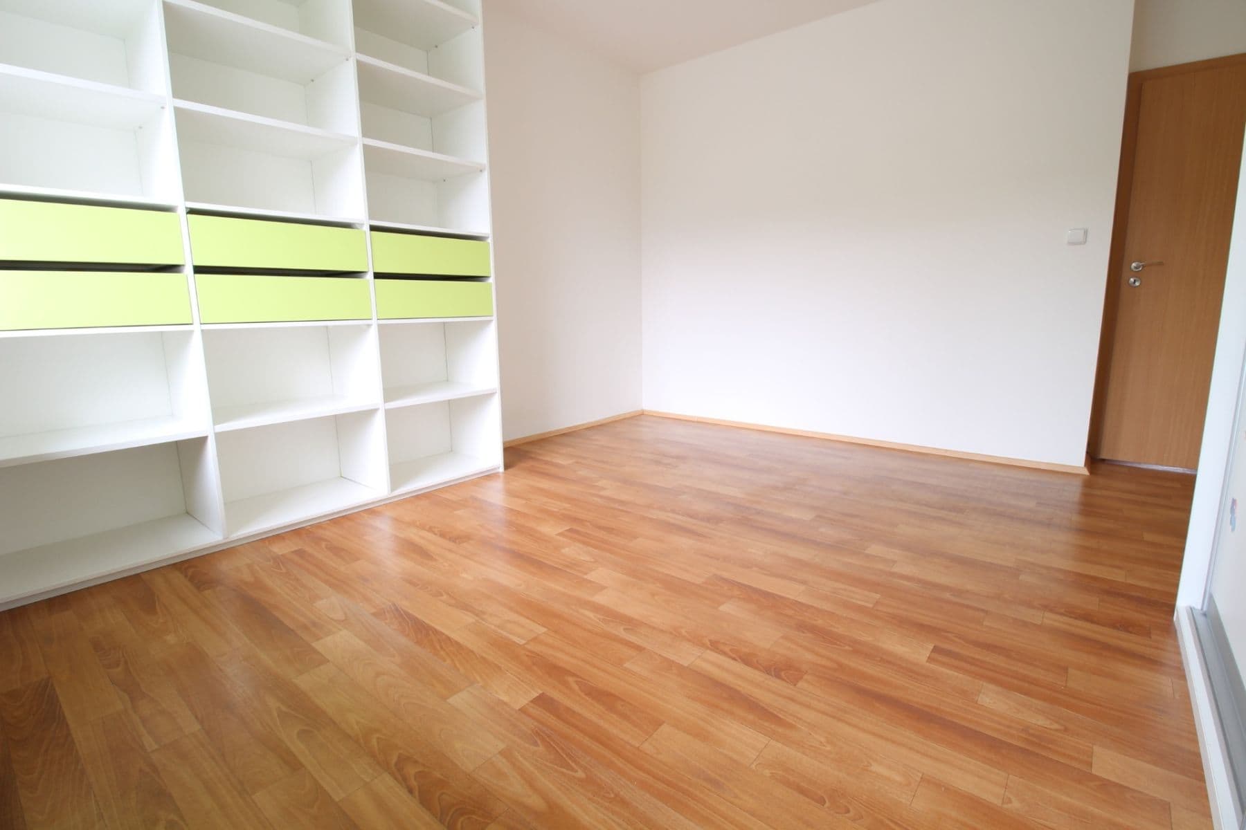 2 bedroom with open-plan kitchen flat to rent, 74 m², Pod Nouzovem, Prague, Prague 2 bedroom with open-plan kitchen flat to rent, 74 m², Pod Nouzovem, Prague, Prague