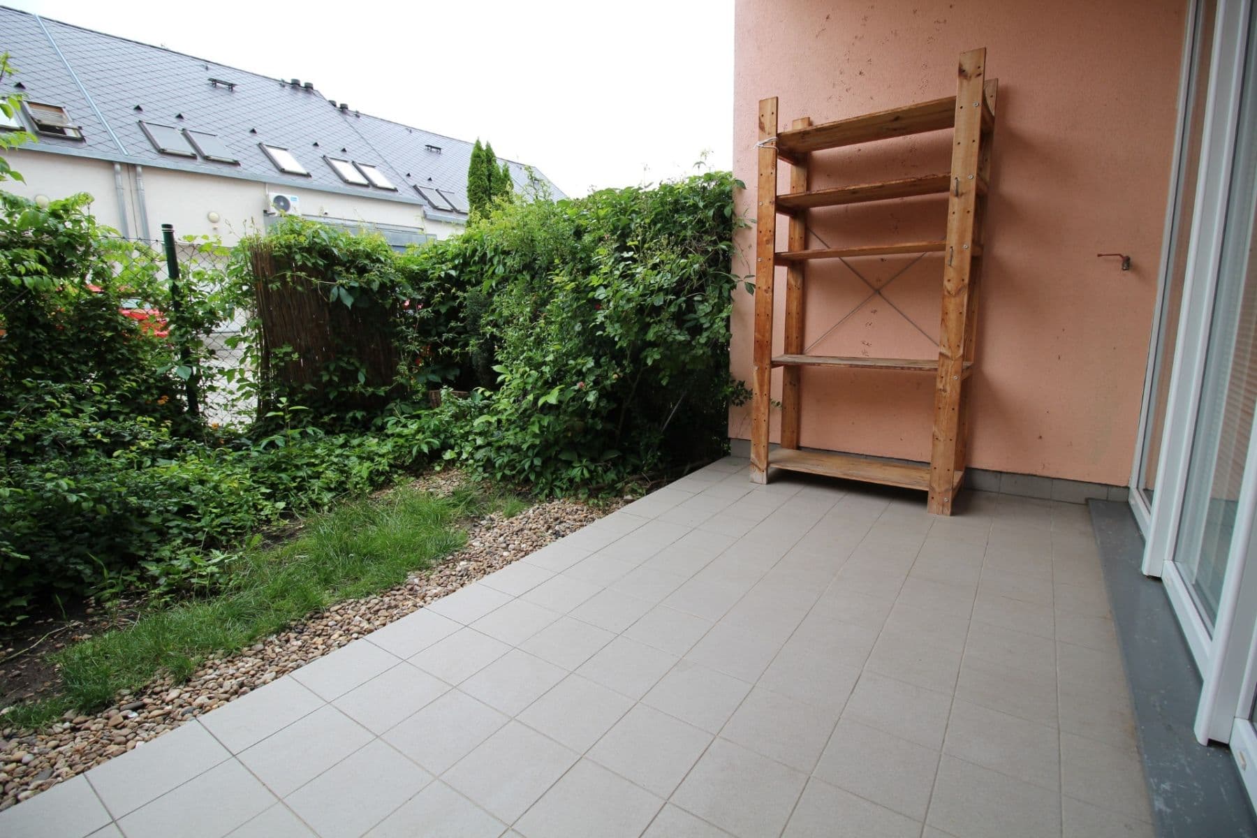 2 bedroom with open-plan kitchen flat to rent, 74 m², Pod Nouzovem, Prague, Prague 2 bedroom with open-plan kitchen flat to rent, 74 m², Pod Nouzovem, Prague, Prague