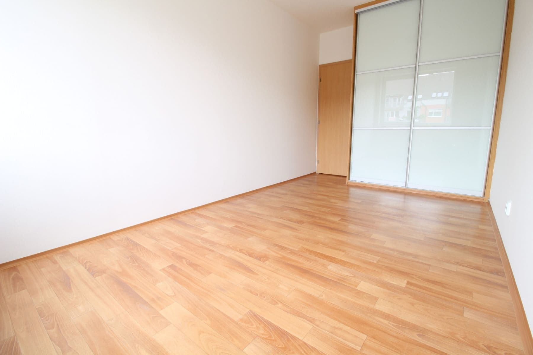 2 bedroom with open-plan kitchen flat to rent, 74 m², Pod Nouzovem, Prague, Prague 2 bedroom with open-plan kitchen flat to rent, 74 m², Pod Nouzovem, Prague, Prague