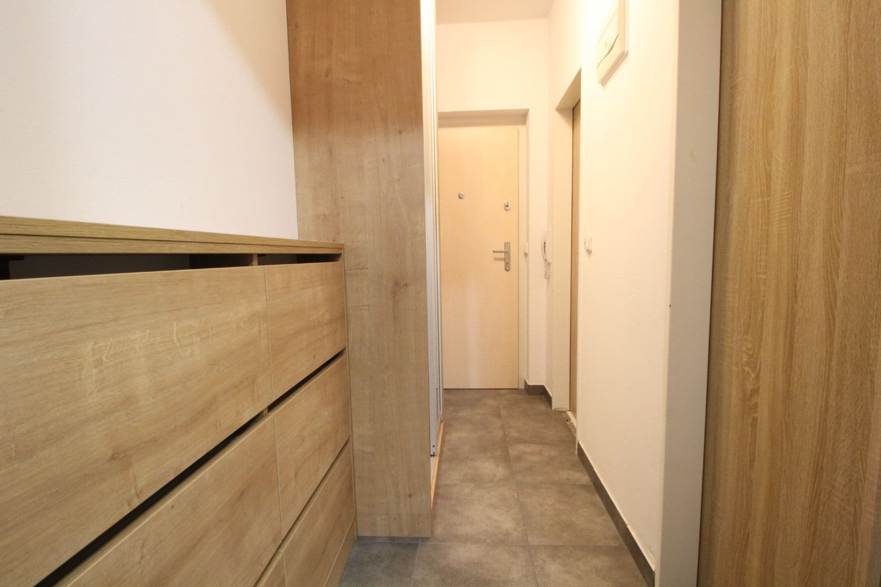 1 bedroom with open-plan kitchen flat to rent, 41 m², Pelušková, Prague, Prague 1 bedroom with open-plan kitchen flat to rent, 41 m², Pelušková, Prague, Prague
