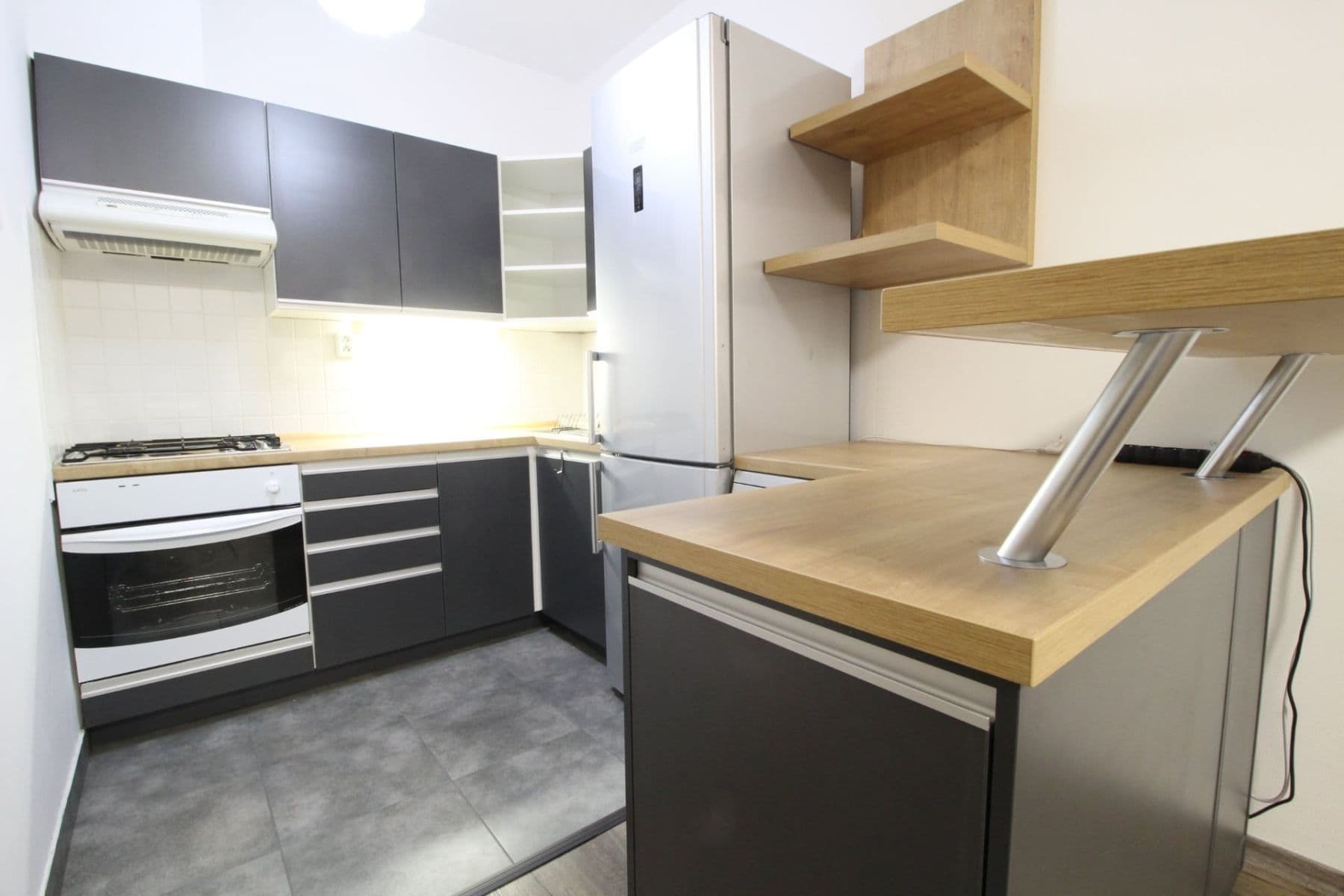 1 bedroom with open-plan kitchen flat to rent, 41 m², Pelušková, Prague, Prague 1 bedroom with open-plan kitchen flat to rent, 41 m², Pelušková, Prague, Prague