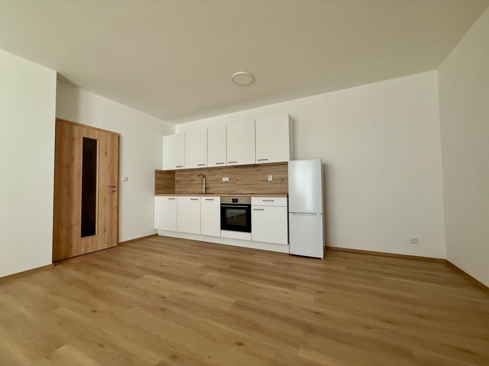 1 bedroom with open-plan kitchen flat to rent, 55 m², Mochovská, Prague, Prague 1 bedroom with open-plan kitchen flat to rent, 55 m², Mochovská, Prague, Prague