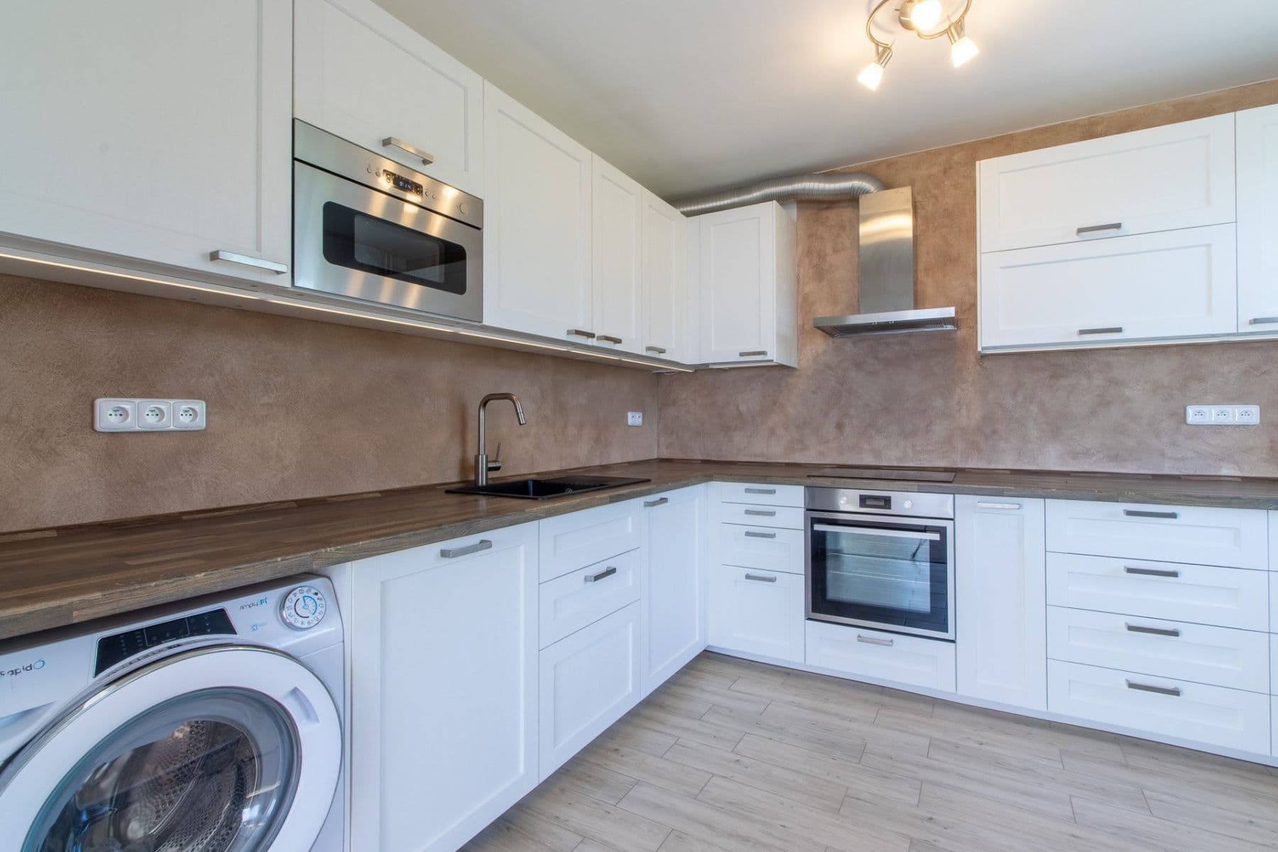 3 bedroom flat to rent, 72 m², K sadu, Prague, Prague 3 bedroom flat to rent, 72 m², K sadu, Prague, Prague