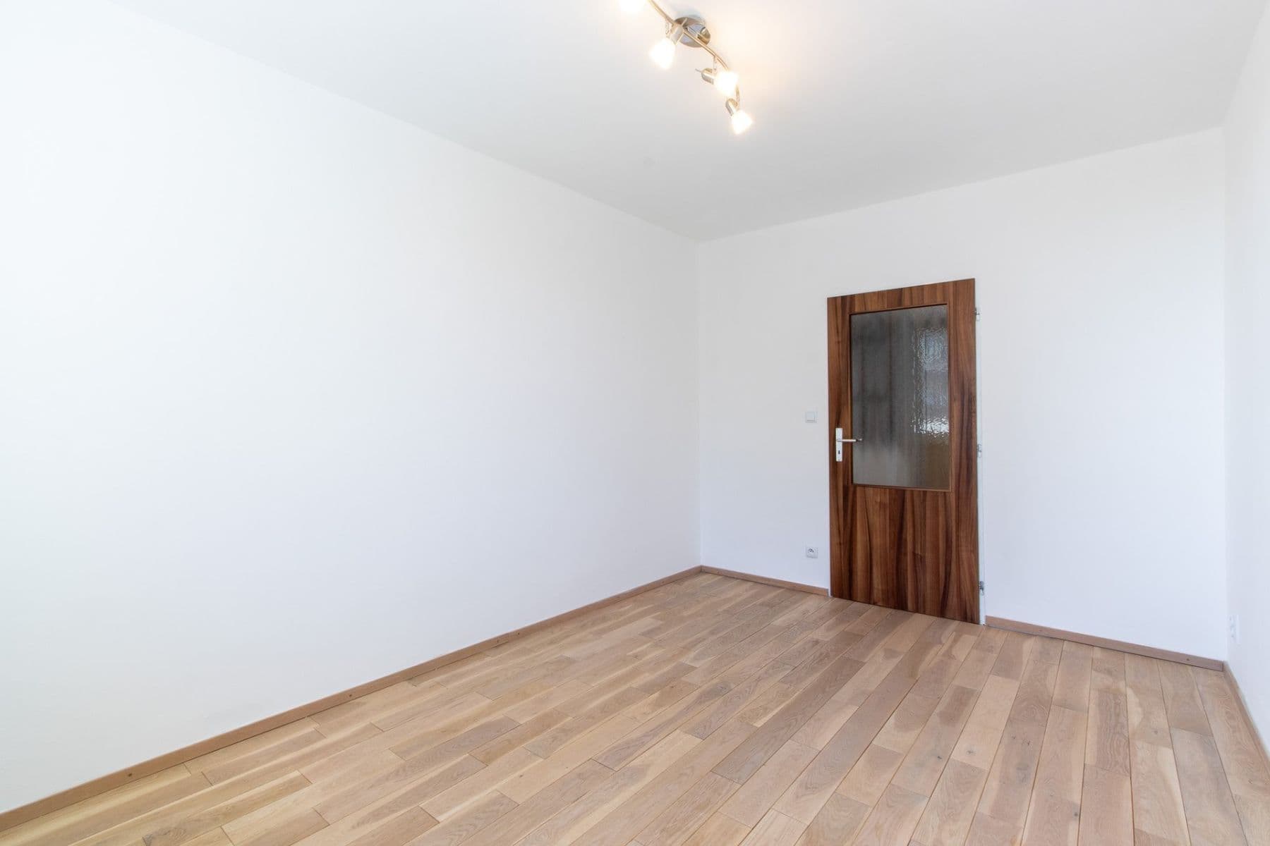 3 bedroom flat to rent, 72 m², K sadu, Prague, Prague 3 bedroom flat to rent, 72 m², K sadu, Prague, Prague