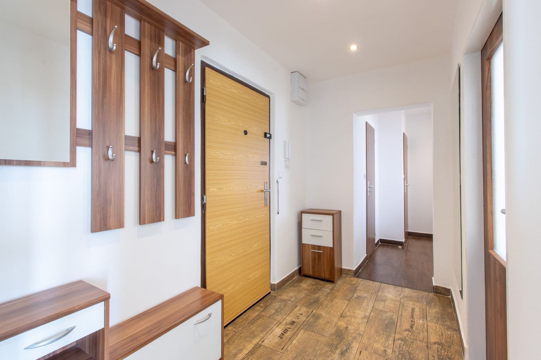 3 bedroom flat to rent, 72 m², K sadu, Prague, Prague 3 bedroom flat to rent, 72 m², K sadu, Prague, Prague