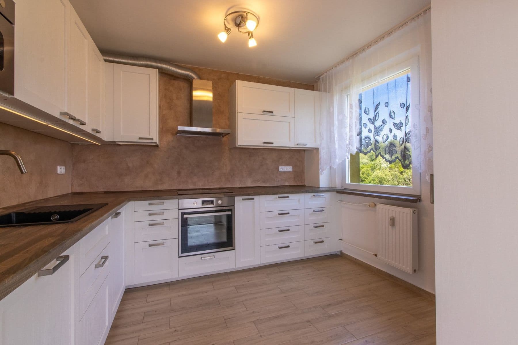3 bedroom flat to rent, 72 m², K sadu, Prague, Prague 3 bedroom flat to rent, 72 m², K sadu, Prague, Prague