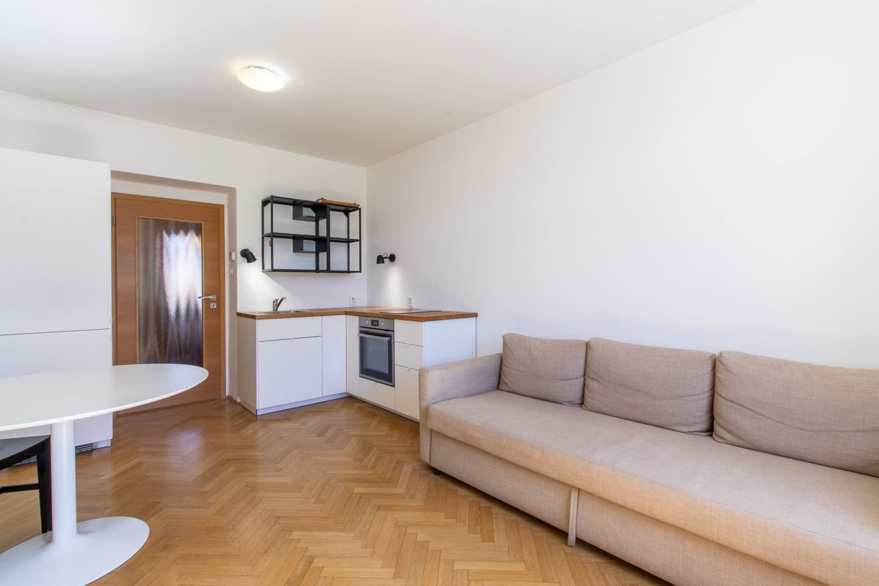 1 bedroom with open-plan kitchen flat to rent, 42 m², Drahobejlova, Prague, Prague 1 bedroom with open-plan kitchen flat to rent, 42 m², Drahobejlova, Prague, Prague