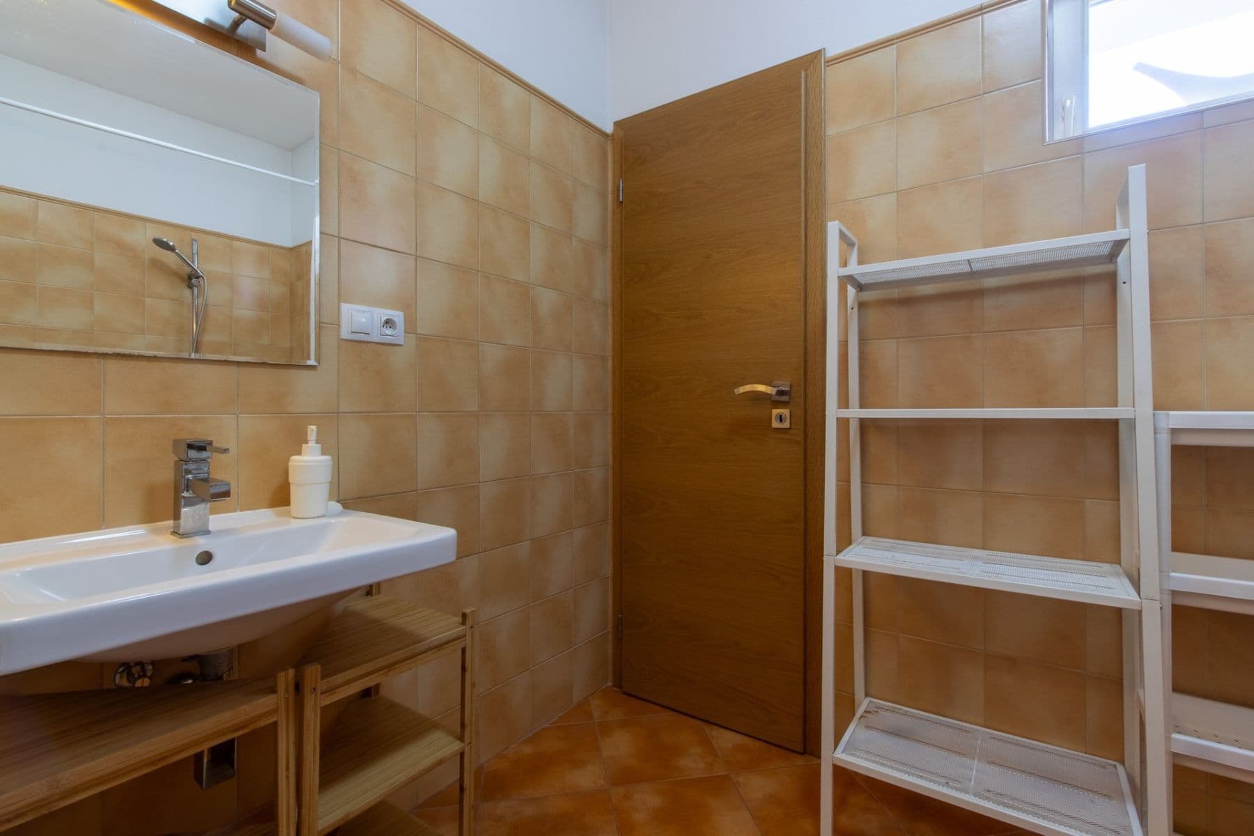 1 bedroom with open-plan kitchen flat to rent, 42 m², Drahobejlova, Prague, Prague 1 bedroom with open-plan kitchen flat to rent, 42 m², Drahobejlova, Prague, Prague