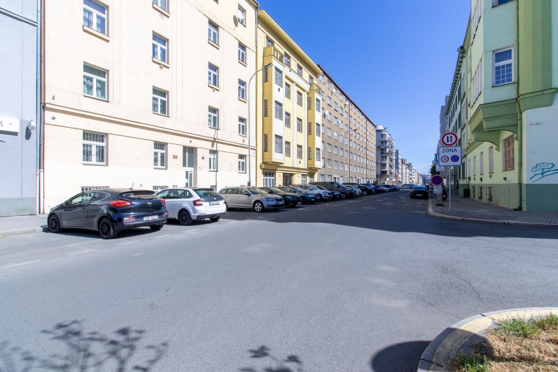 1 bedroom with open-plan kitchen flat to rent, 42 m², Drahobejlova, Prague, Prague 1 bedroom with open-plan kitchen flat to rent, 42 m², Drahobejlova, Prague, Prague
