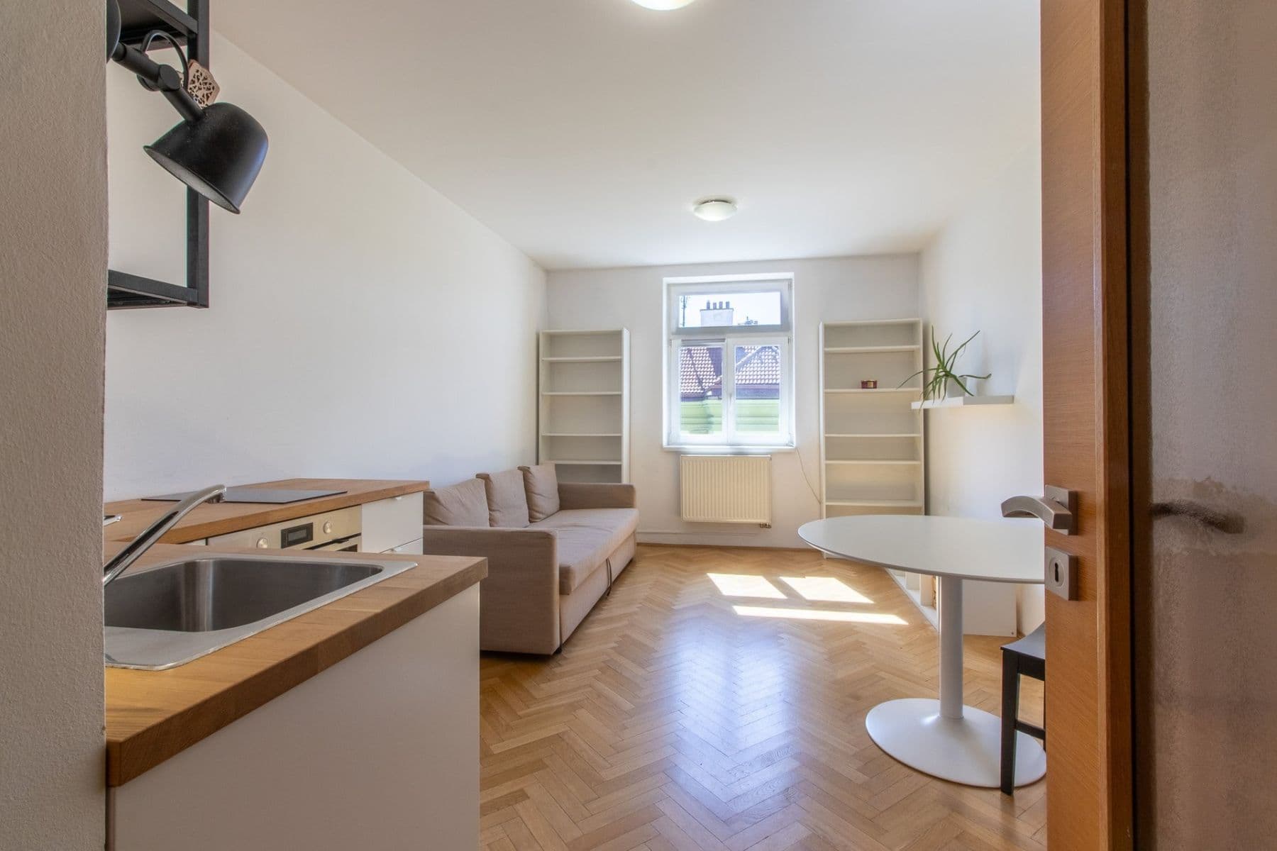 1 bedroom with open-plan kitchen flat to rent, 42 m², Drahobejlova, Prague, Prague 1 bedroom with open-plan kitchen flat to rent, 42 m², Drahobejlova, Prague, Prague