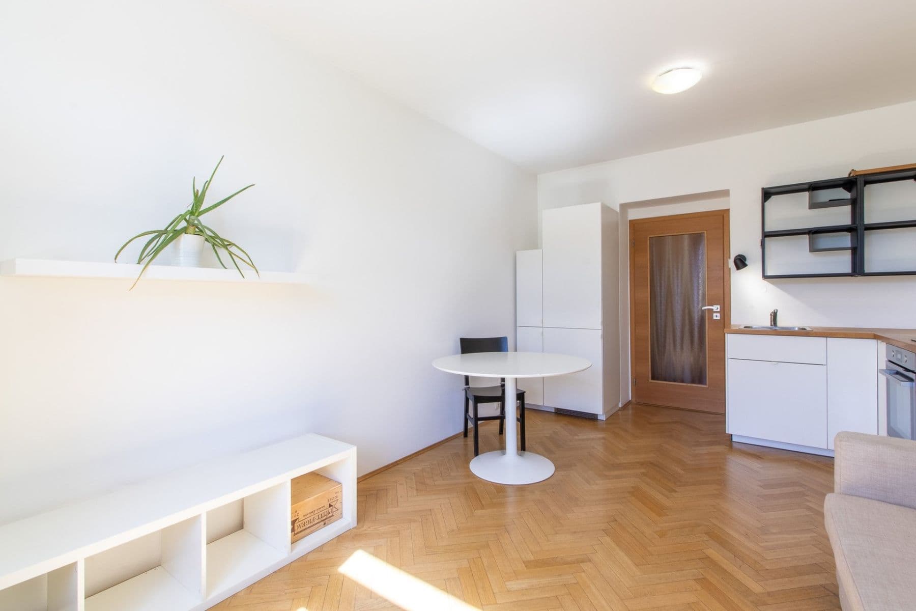 1 bedroom with open-plan kitchen flat to rent, 42 m², Drahobejlova, Prague, Prague 1 bedroom with open-plan kitchen flat to rent, 42 m², Drahobejlova, Prague, Prague