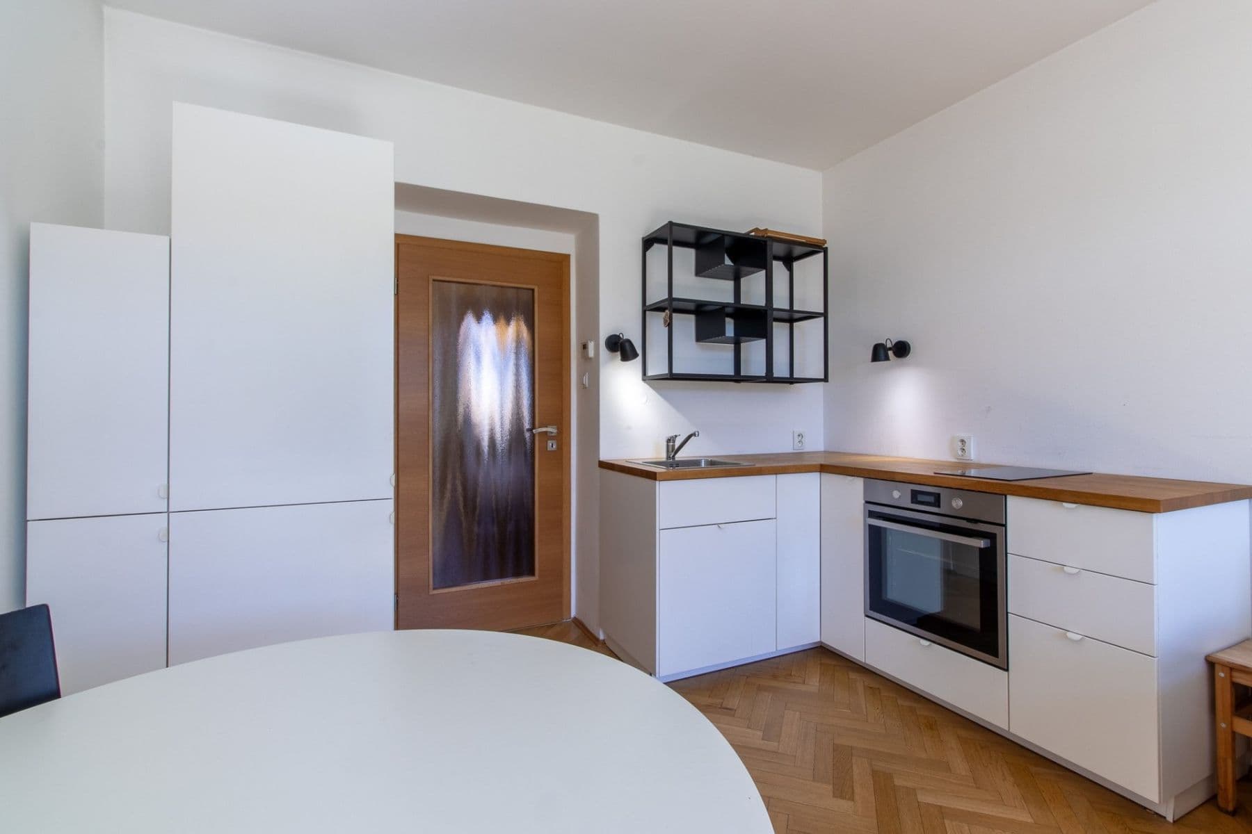 1 bedroom with open-plan kitchen flat to rent, 42 m², Drahobejlova, Prague, Prague 1 bedroom with open-plan kitchen flat to rent, 42 m², Drahobejlova, Prague, Prague