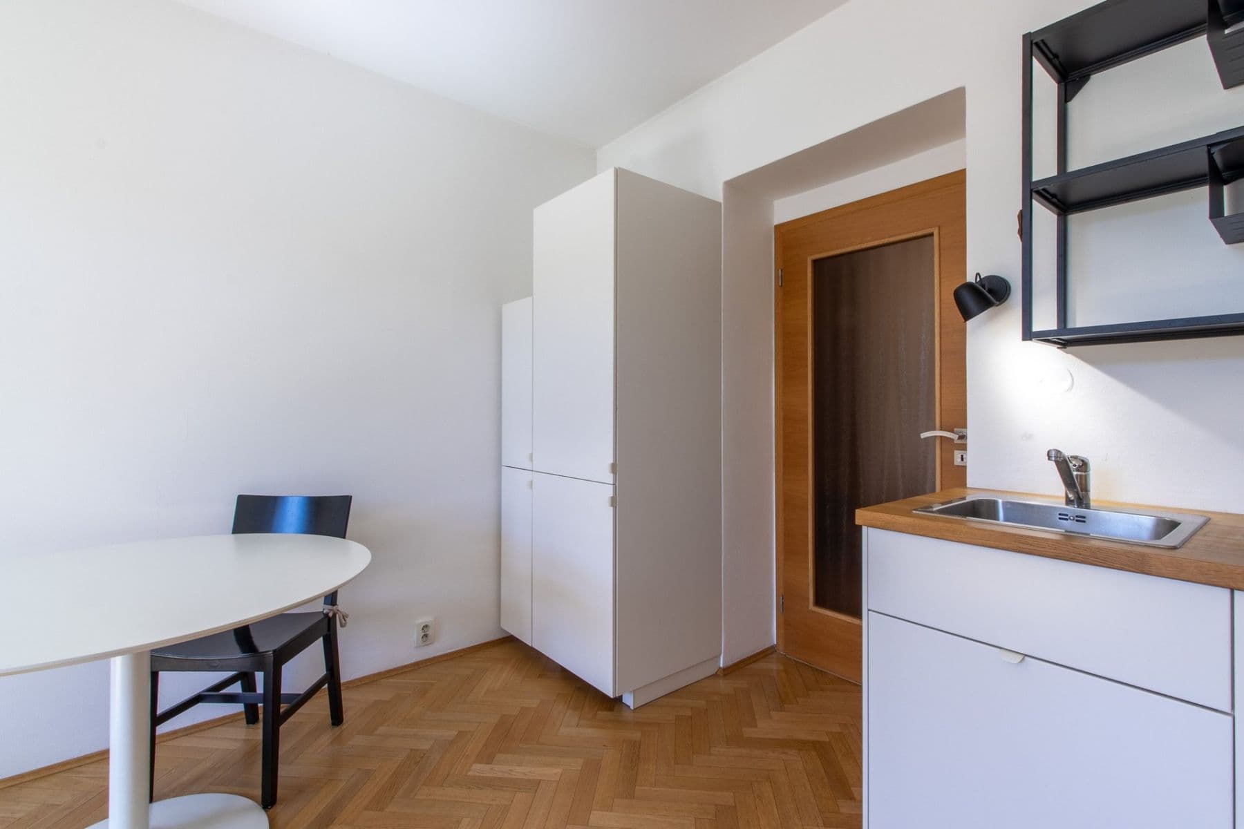 1 bedroom with open-plan kitchen flat to rent, 42 m², Drahobejlova, Prague, Prague 1 bedroom with open-plan kitchen flat to rent, 42 m², Drahobejlova, Prague, Prague