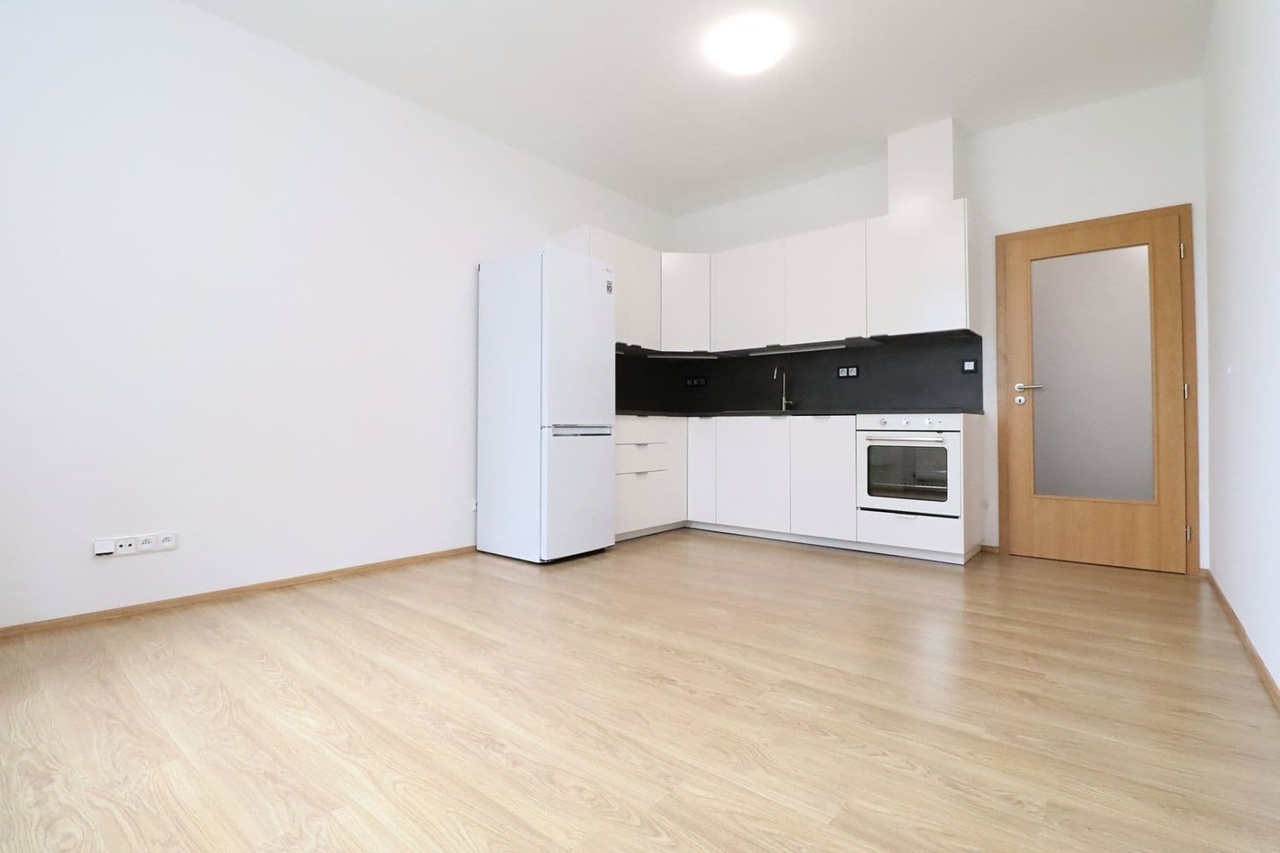1 bedroom with open-plan kitchen flat to rent, 43 m², V závětří, Prague, Prague 1 bedroom with open-plan kitchen flat to rent, 43 m², V závětří, Prague, Prague