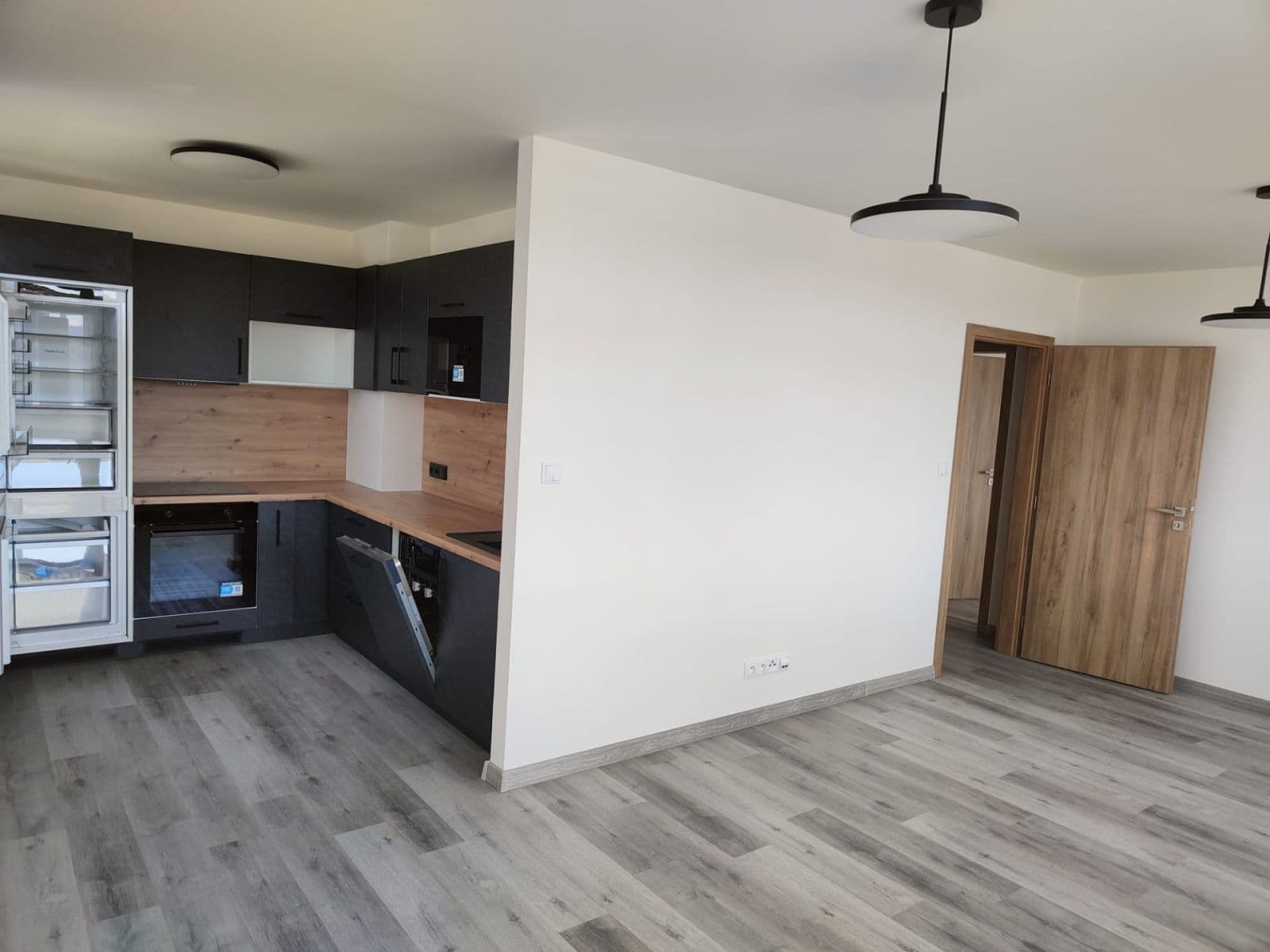 2 bedroom with open-plan kitchen flat to rent, 75 m², Čs. armády, Kladno, Středočeský Region 2 bedroom with open-plan kitchen flat to rent, 75 m², Čs. armády, Kladno, Středočeský Region