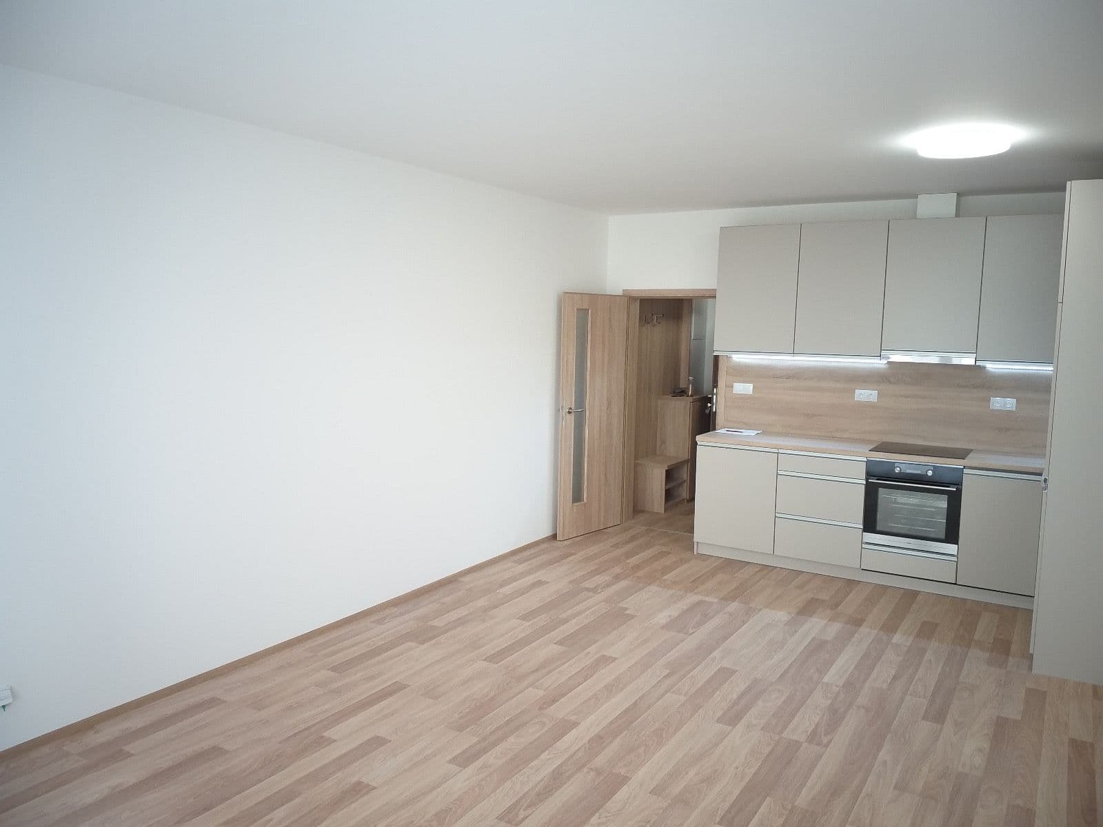 Studio flat to rent, 36 m², Přadlácká, Brno, Jihomoravský Region Studio flat to rent, 36 m², Přadlácká, Brno, Jihomoravský Region