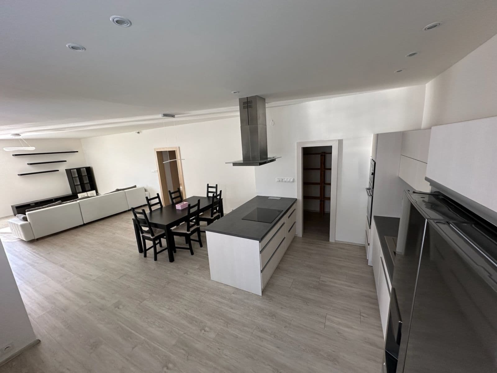 2 bedroom with open-plan kitchen flat to rent, 130 m², Na Nivách, Prague, Prague 2 bedroom with open-plan kitchen flat to rent, 130 m², Na Nivách, Prague, Prague