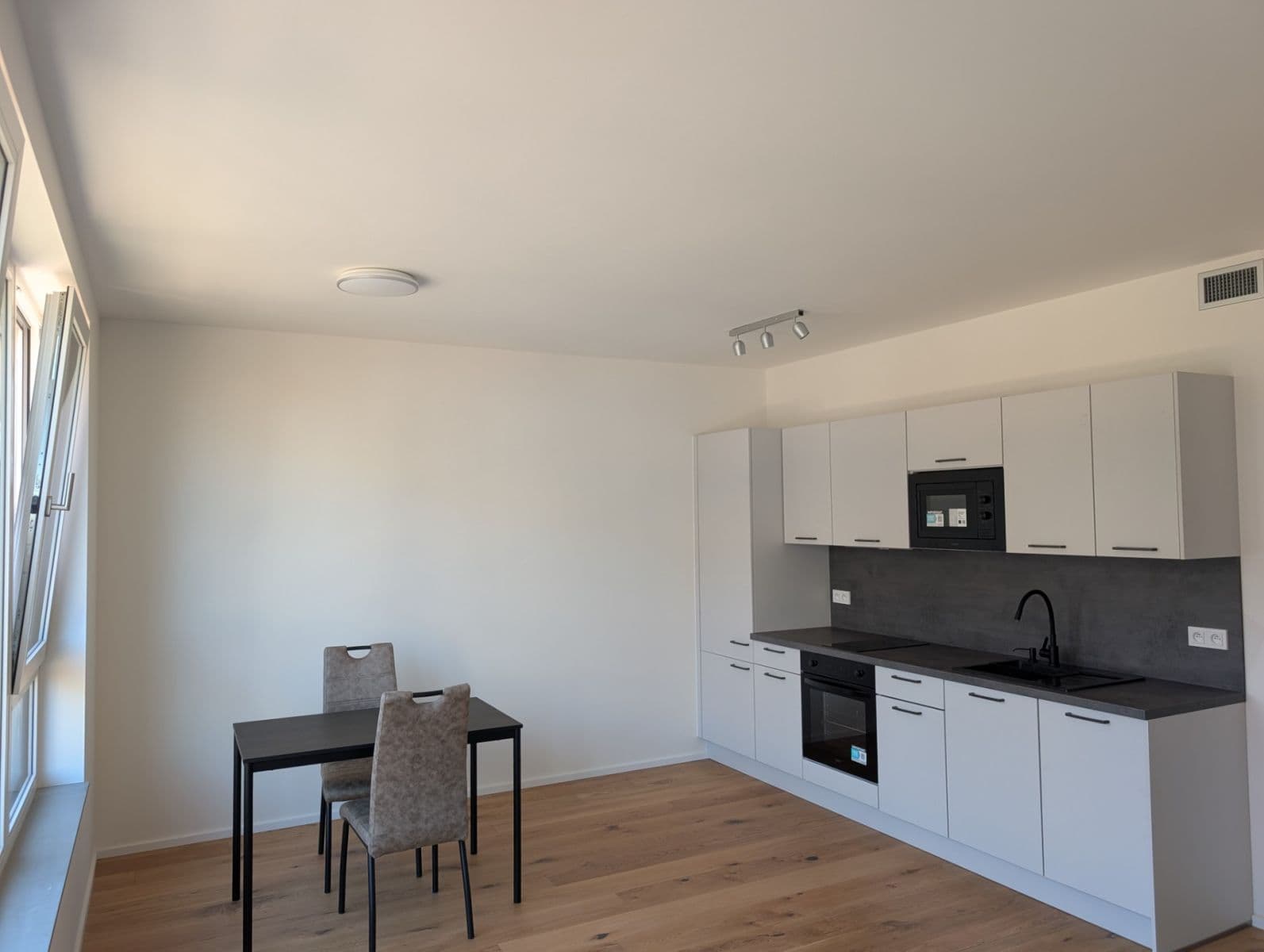 Studio flat to rent, 33 m², U Komína, Prague, Prague Studio flat to rent, 33 m², U Komína, Prague, Prague