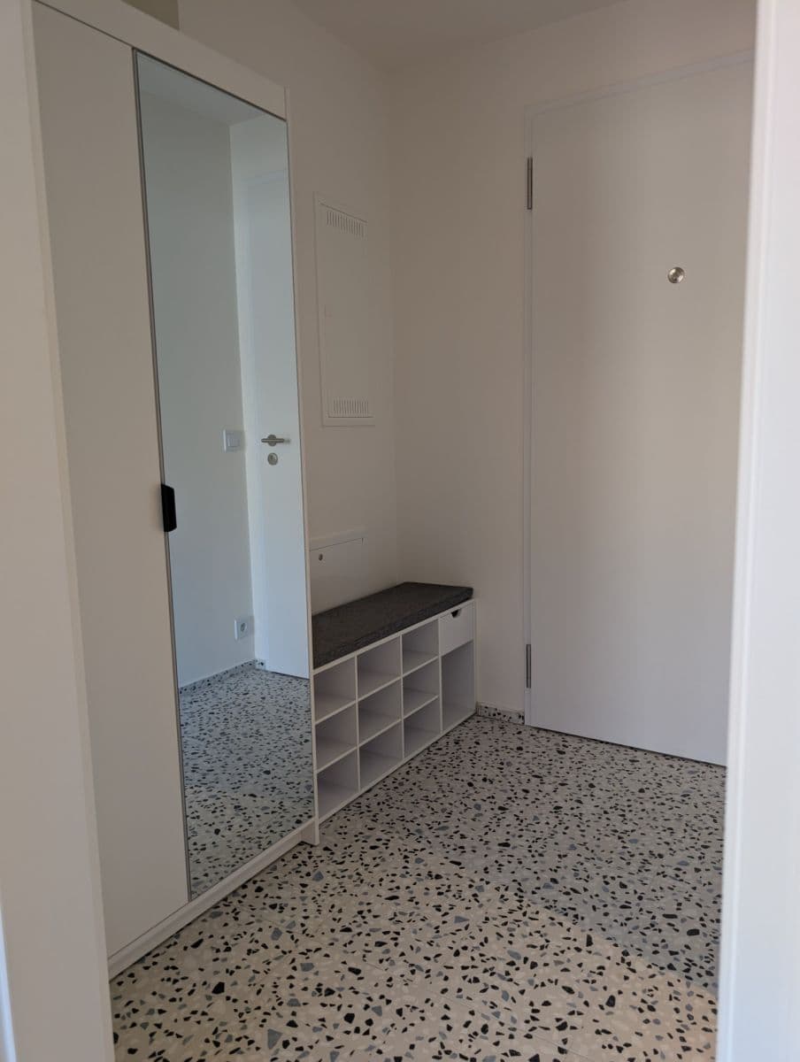 Studio flat to rent, 33 m², U Komína, Prague, Prague Studio flat to rent, 33 m², U Komína, Prague, Prague