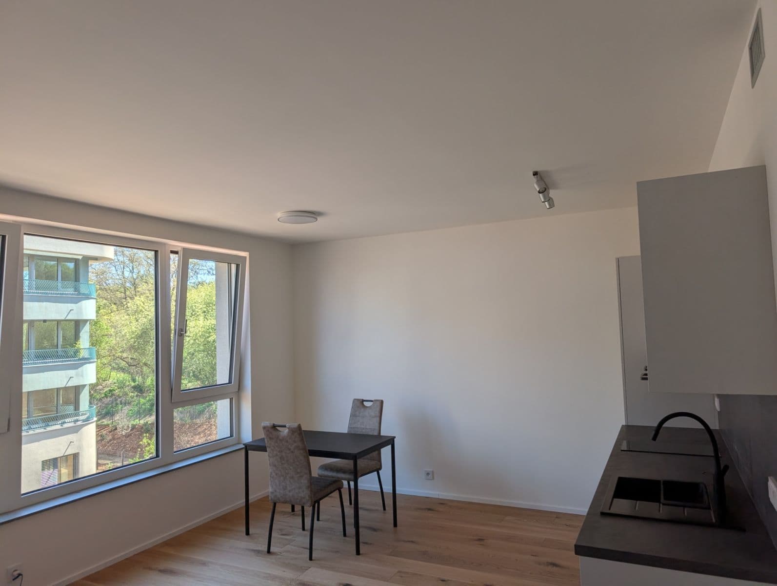 Studio flat to rent, 33 m², U Komína, Prague, Prague Studio flat to rent, 33 m², U Komína, Prague, Prague