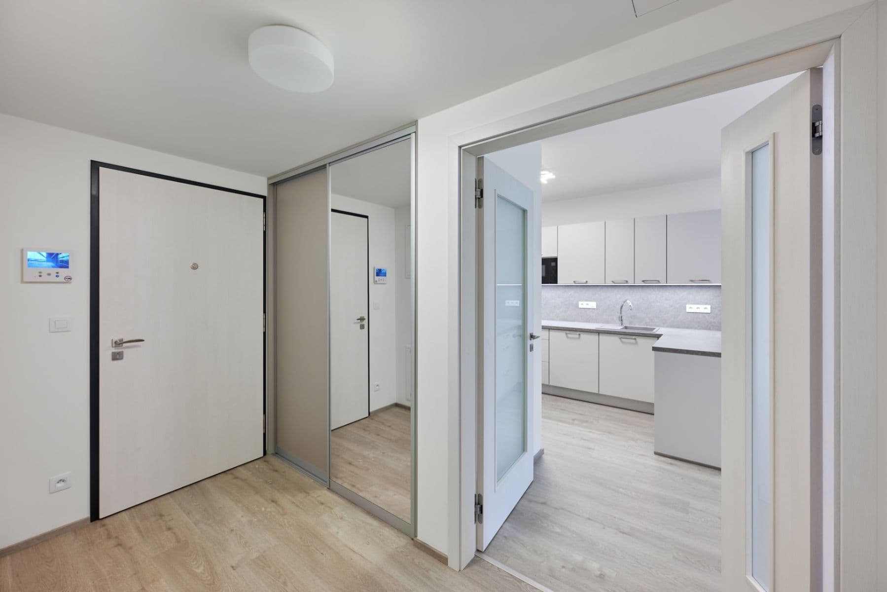 2 bedroom with open-plan kitchen flat to rent, 86 m², Střídavá, Prague, Prague 2 bedroom with open-plan kitchen flat to rent, 86 m², Střídavá, Prague, Prague