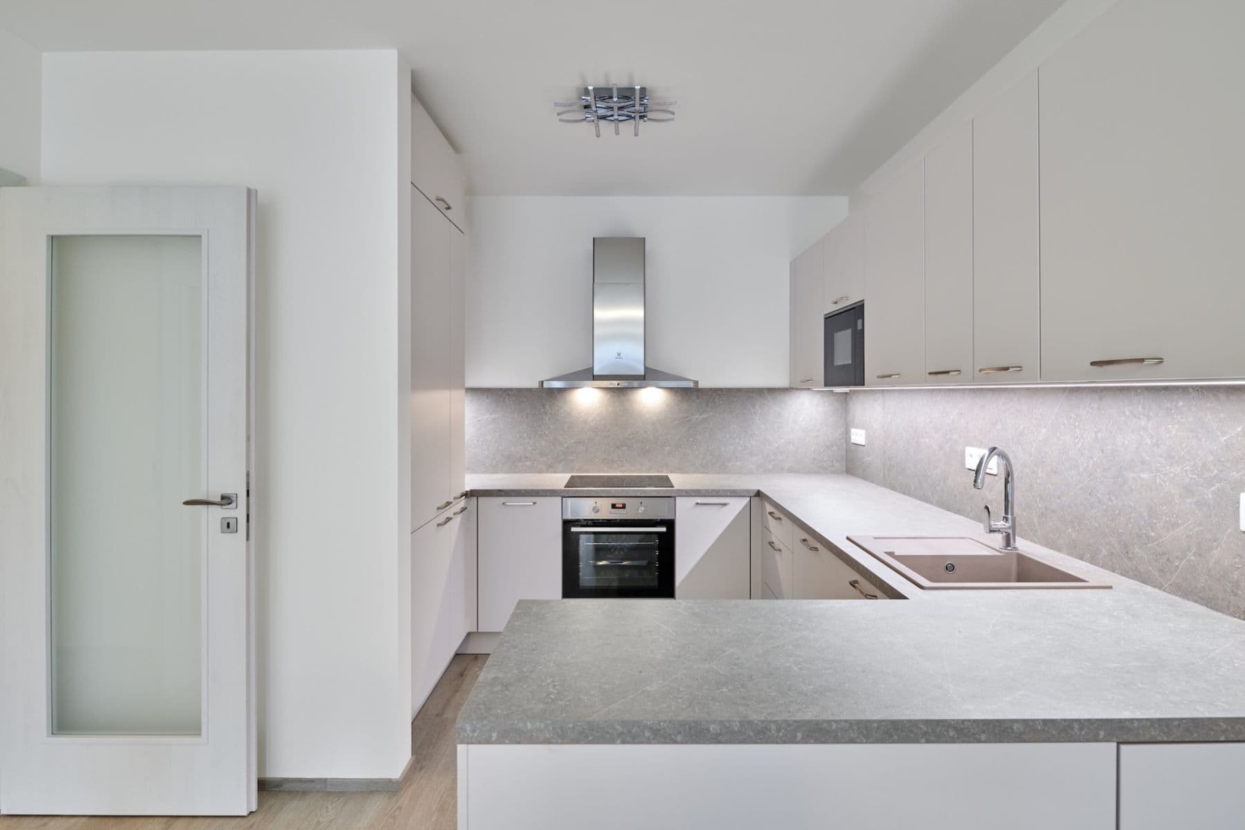 2 bedroom with open-plan kitchen flat to rent, 86 m², Střídavá, Prague, Prague 2 bedroom with open-plan kitchen flat to rent, 86 m², Střídavá, Prague, Prague