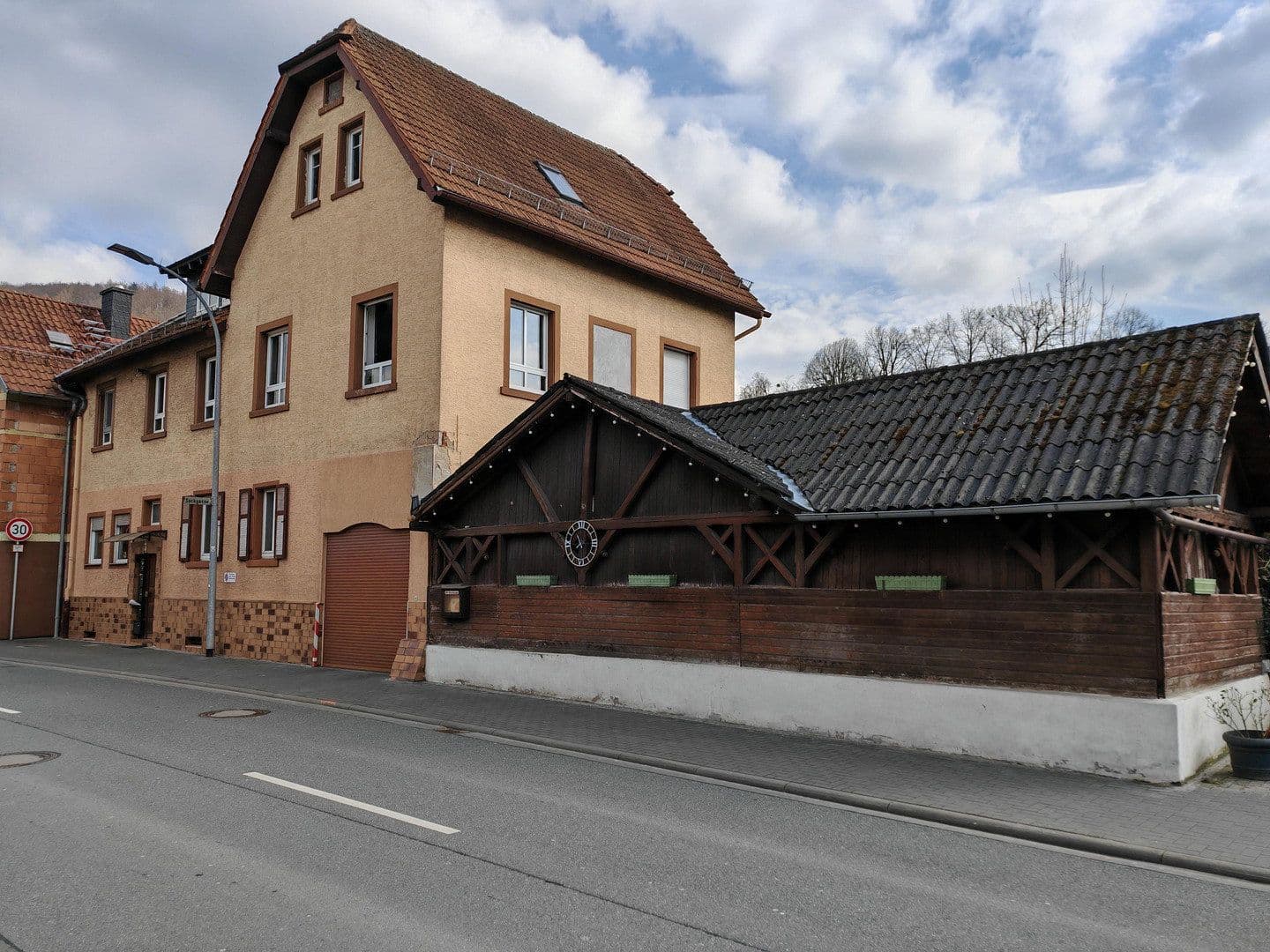 3 bedroom with open-plan kitchen flat to rent, 101 m², Nibelungenstraße 67, Lautertal (Odenwald), Hesse 3 bedroom with open-plan kitchen flat to rent, 101 m², Nibelungenstraße 67, Lautertal (Odenwald), Hesse