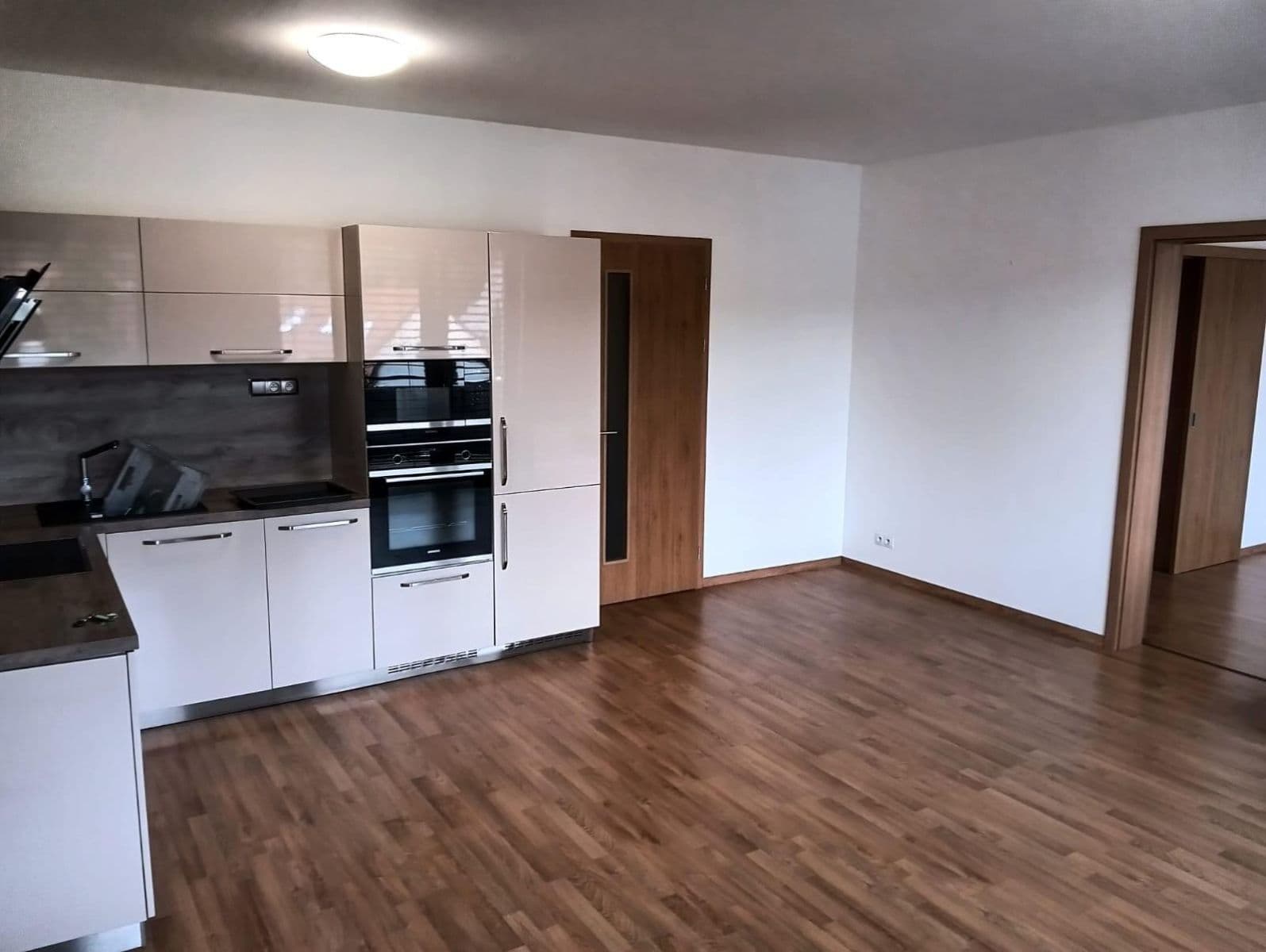 1 bedroom with open-plan kitchen flat to rent, 60 m², Černošická, Prague, Prague 1 bedroom with open-plan kitchen flat to rent, 60 m², Černošická, Prague, Prague
