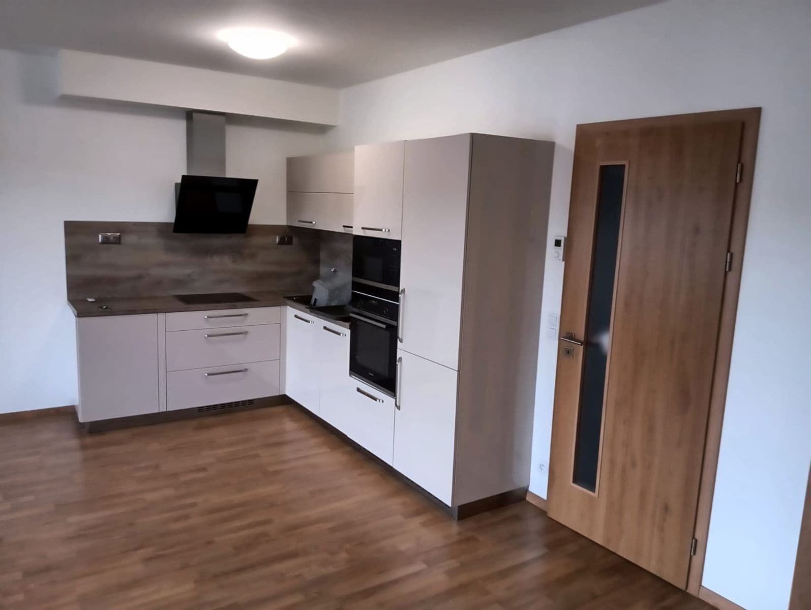1 bedroom with open-plan kitchen flat to rent, 60 m², Černošická, Prague, Prague 1 bedroom with open-plan kitchen flat to rent, 60 m², Černošická, Prague, Prague