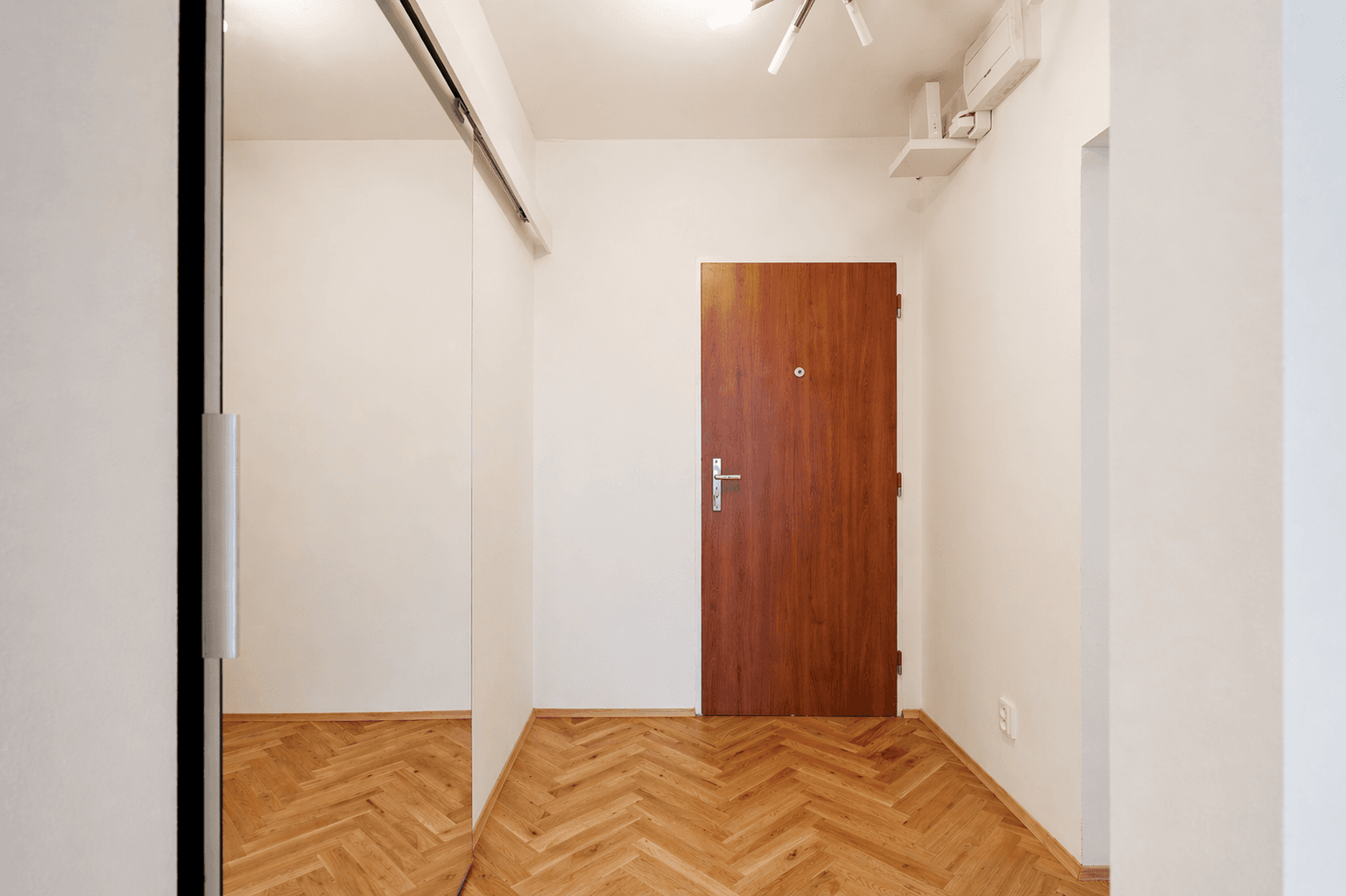 3 bedroom with open-plan kitchen flat to rent, 90 m², Milevská, Prague, Prague 3 bedroom with open-plan kitchen flat to rent, 90 m², Milevská, Prague, Prague