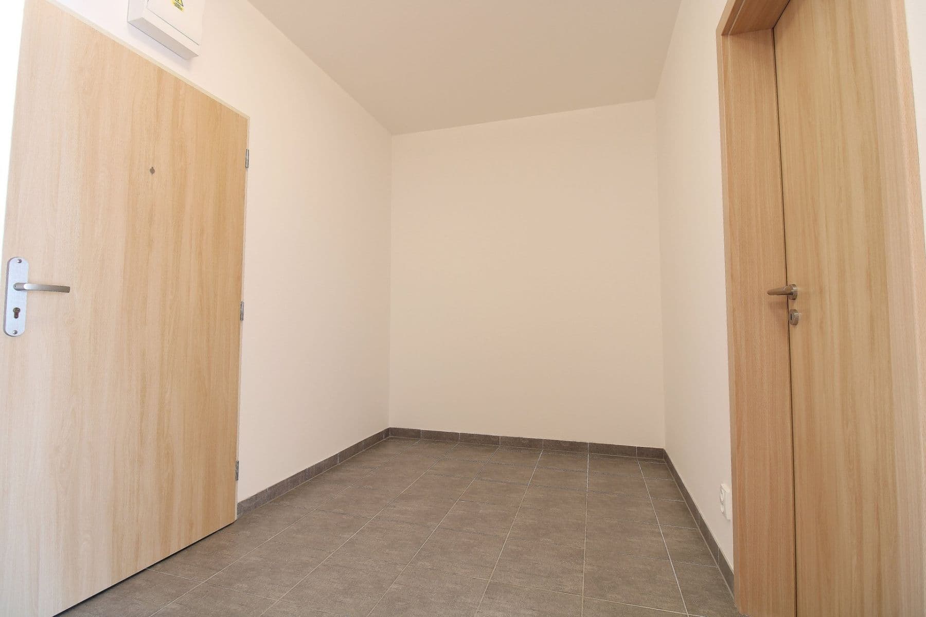 1 bedroom with open-plan kitchen flat to rent, 52 m², Jaroslava Holečka, Kladno, Středočeský Region 1 bedroom with open-plan kitchen flat to rent, 52 m², Jaroslava Holečka, Kladno, Středočeský Region