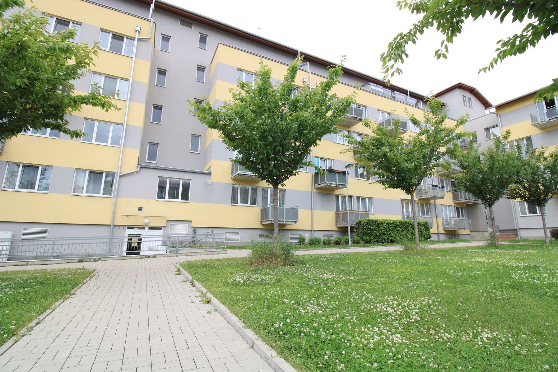1 bedroom with open-plan kitchen flat to rent, 52 m², Jaroslava Holečka, Kladno, Středočeský Region 1 bedroom with open-plan kitchen flat to rent, 52 m², Jaroslava Holečka, Kladno, Středočeský Region