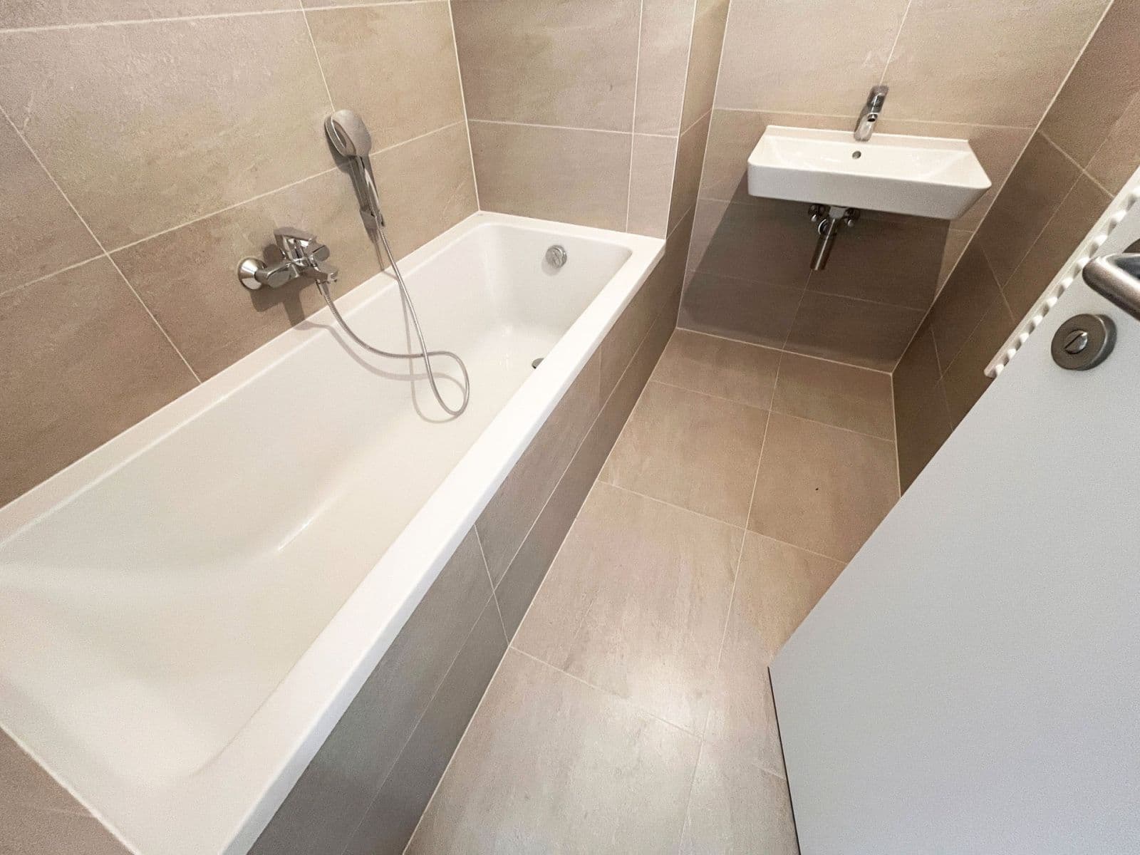 2 bedroom with open-plan kitchen flat to rent, 72 m², Hodkovická, Prague, Prague 2 bedroom with open-plan kitchen flat to rent, 72 m², Hodkovická, Prague, Prague