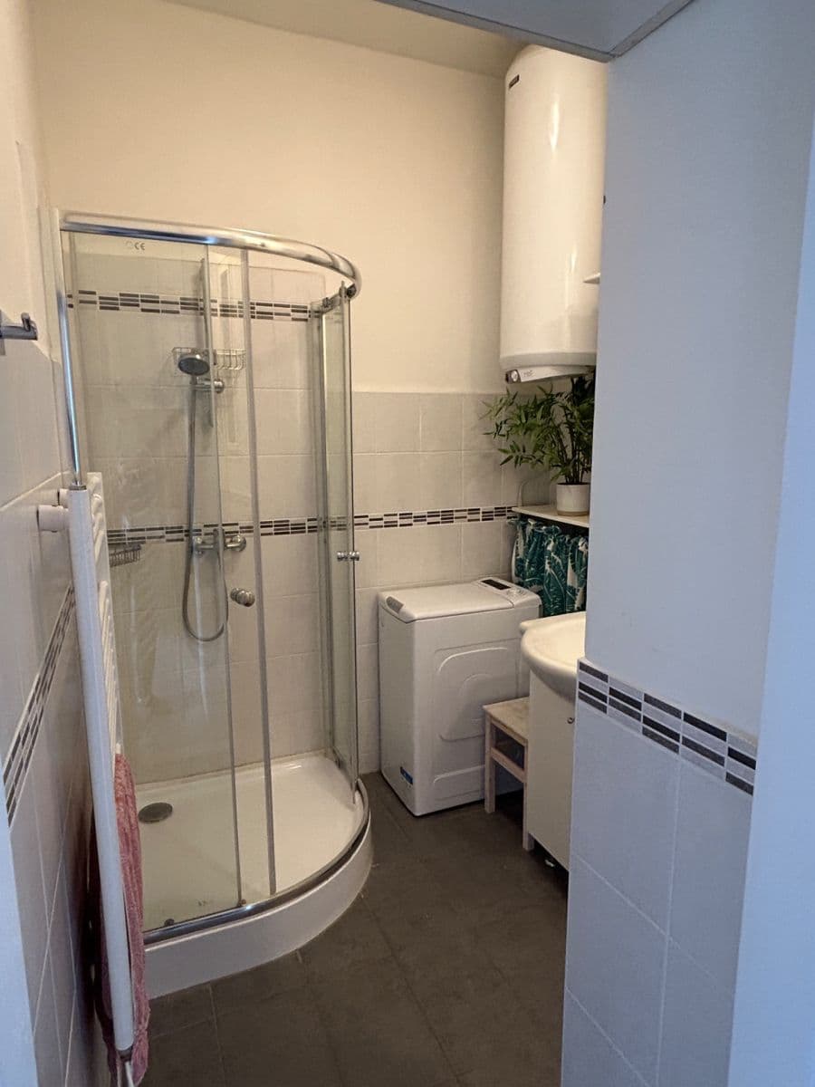 2 bedroom flat to rent, 34 m², Petrohradská, Prague, Prague 2 bedroom flat to rent, 34 m², Petrohradská, Prague, Prague