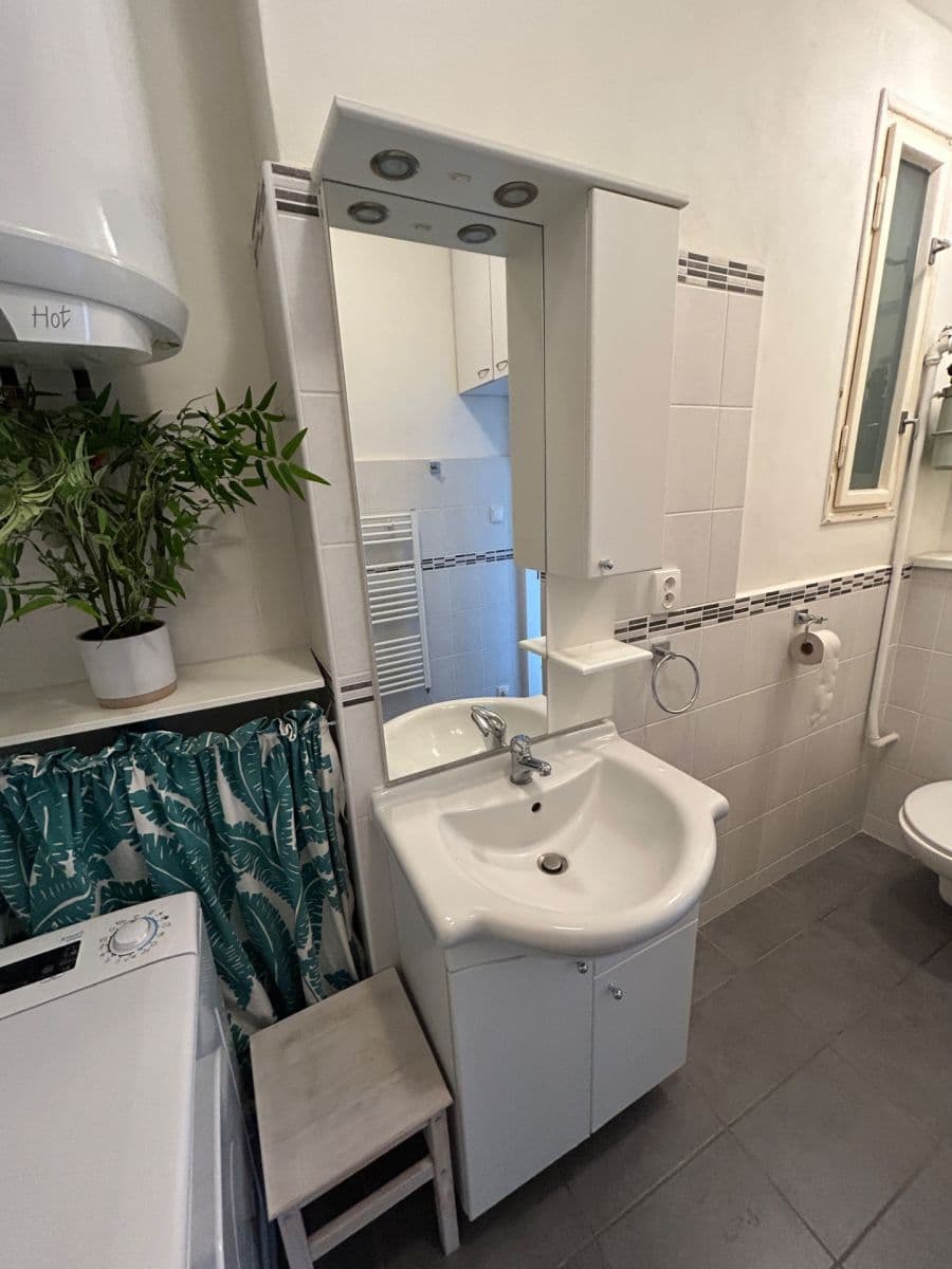 2 bedroom flat to rent, 34 m², Petrohradská, Prague, Prague 2 bedroom flat to rent, 34 m², Petrohradská, Prague, Prague