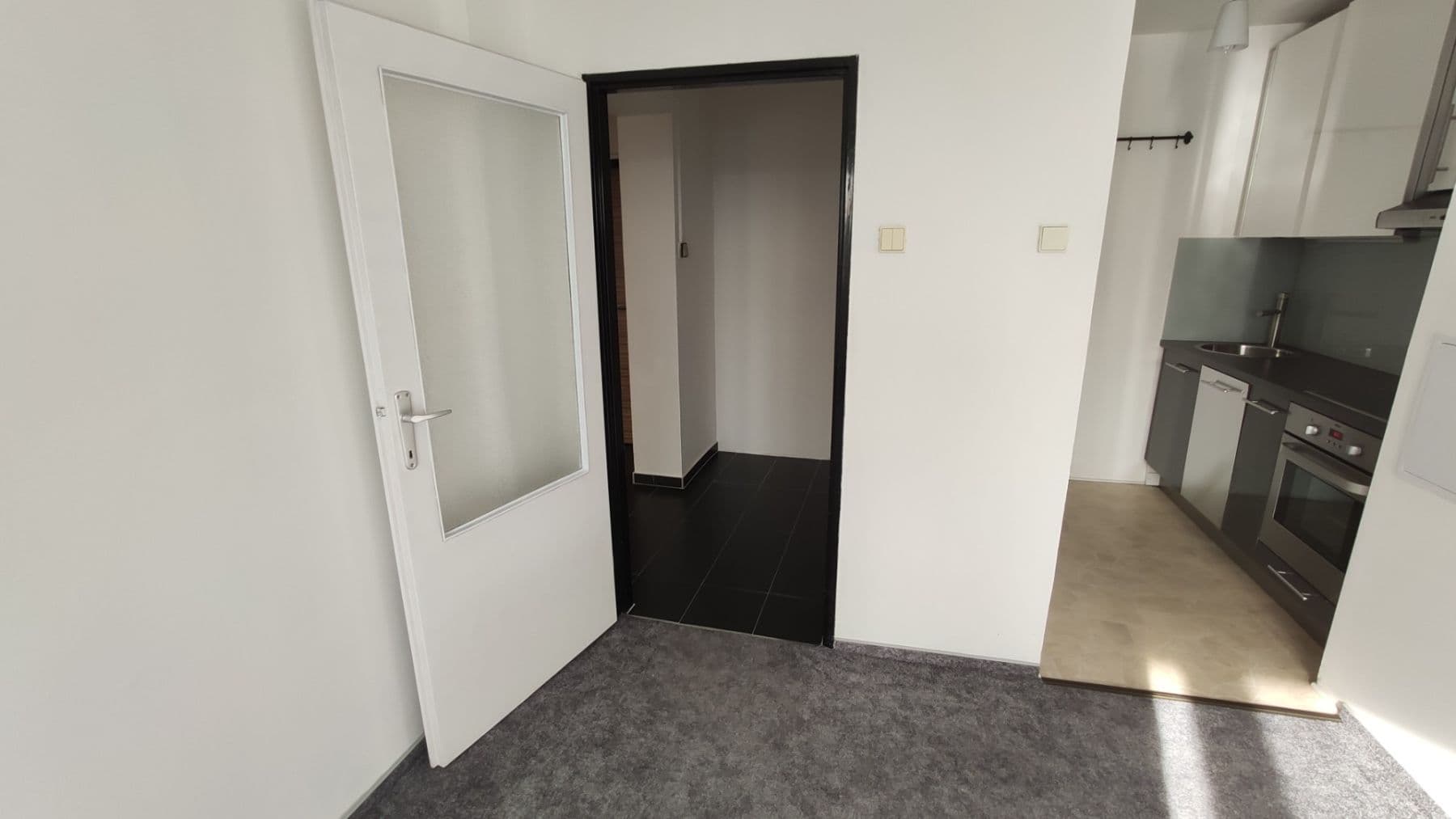 1 bedroom with open-plan kitchen flat to rent, 46 m², Bajkonurská, Prague, Prague 1 bedroom with open-plan kitchen flat to rent, 46 m², Bajkonurská, Prague, Prague