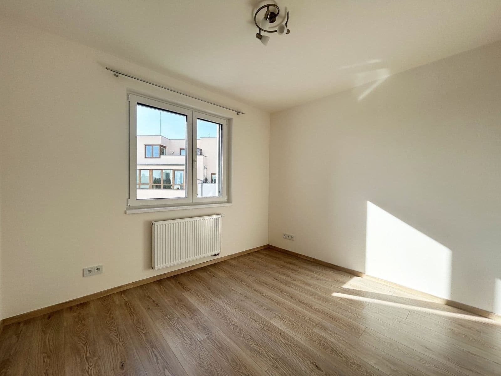 2 bedroom with open-plan kitchen flat to rent, 72 m², Strančická, Prague, Prague 2 bedroom with open-plan kitchen flat to rent, 72 m², Strančická, Prague, Prague