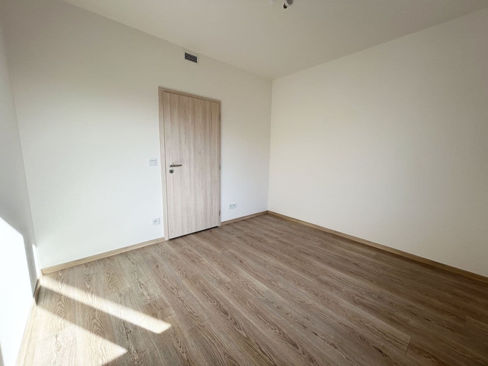 2 bedroom with open-plan kitchen flat to rent, 72 m², Strančická, Prague, Prague 2 bedroom with open-plan kitchen flat to rent, 72 m², Strančická, Prague, Prague