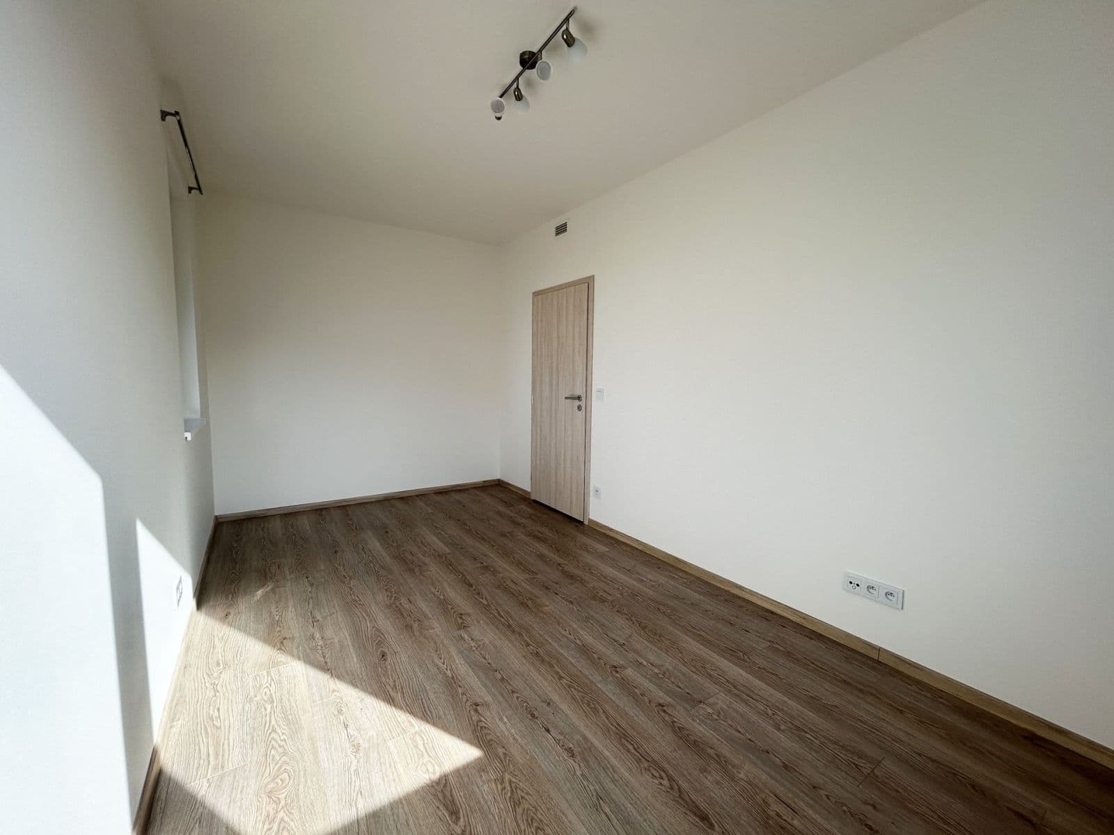 2 bedroom with open-plan kitchen flat to rent, 72 m², Strančická, Prague, Prague 2 bedroom with open-plan kitchen flat to rent, 72 m², Strančická, Prague, Prague