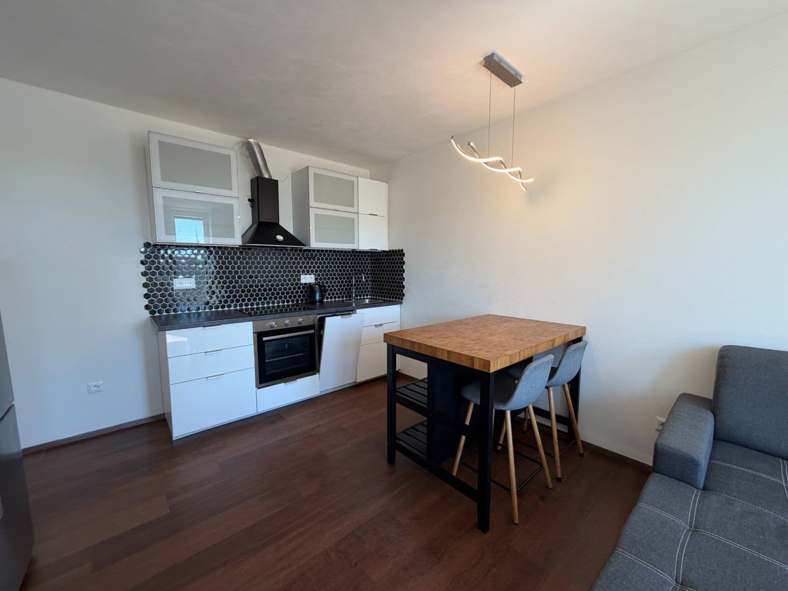 1 bedroom with open-plan kitchen flat to rent, 49 m², Jankovcova, Prague, Prague 1 bedroom with open-plan kitchen flat to rent, 49 m², Jankovcova, Prague, Prague