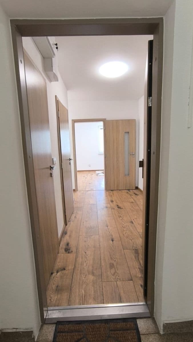 2 bedroom with open-plan kitchen flat to rent, 57 m², Volgogradská, Ostrava, Moravskoslezský Region 2 bedroom with open-plan kitchen flat to rent, 57 m², Volgogradská, Ostrava, Moravskoslezský Region