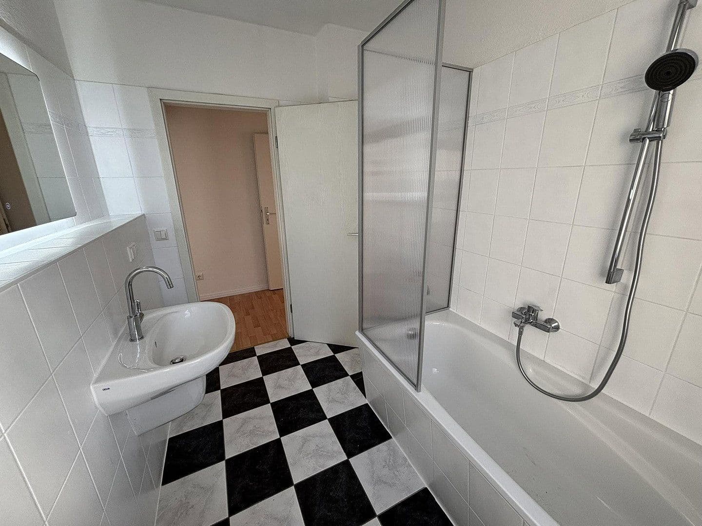 1 bedroom with open-plan kitchen flat to rent, 56 m², Lemsdorfer Weg 10, Magdeburg, Saxony-Anhalt 1 bedroom with open-plan kitchen flat to rent, 56 m², Lemsdorfer Weg 10, Magdeburg, Saxony-Anhalt