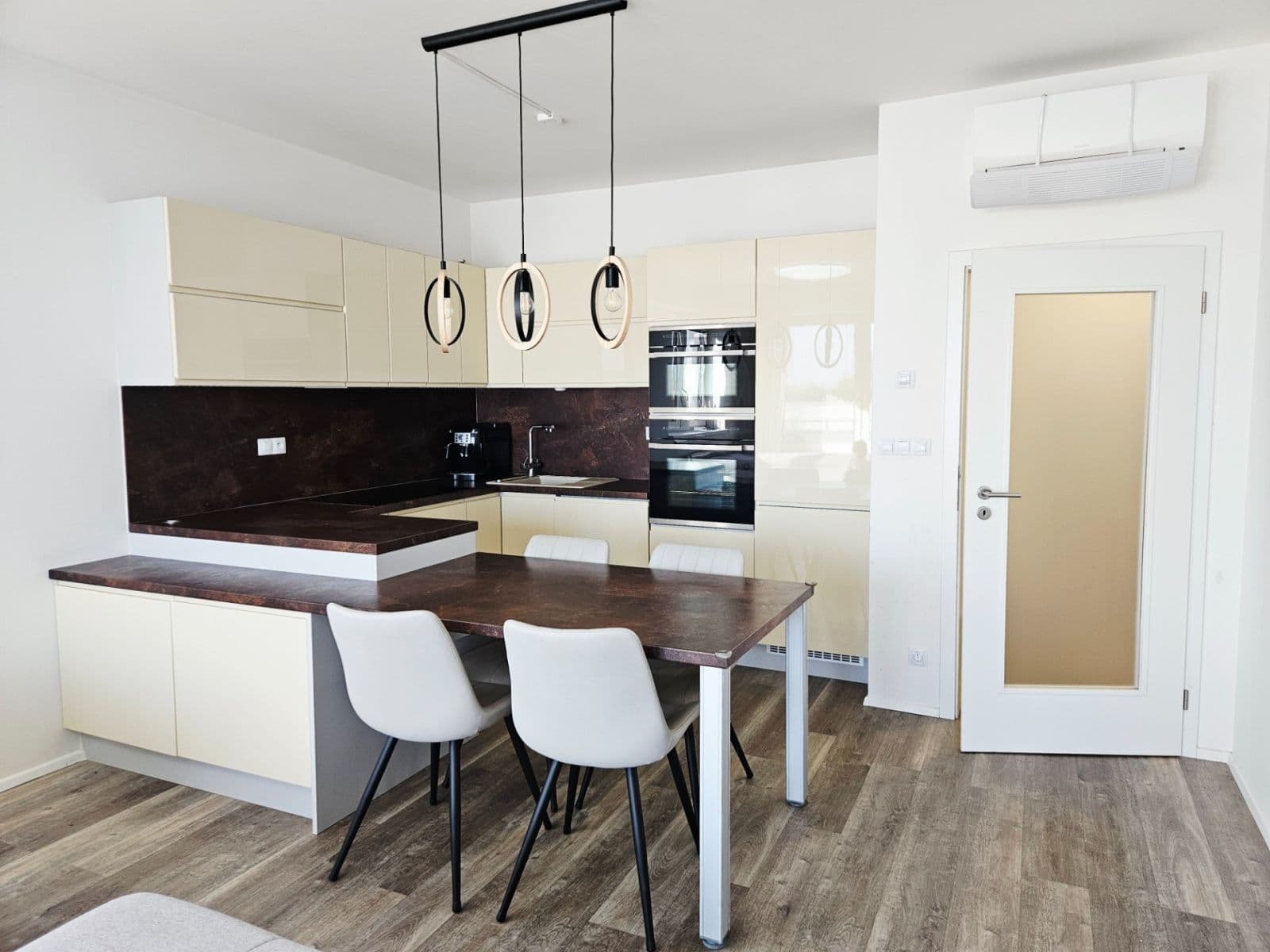 2 bedroom with open-plan kitchen flat for sale, 89 m², Čajkovského, Olomouc, Olomoucký Region 2 bedroom with open-plan kitchen flat for sale, 89 m², Čajkovského, Olomouc, Olomoucký Region