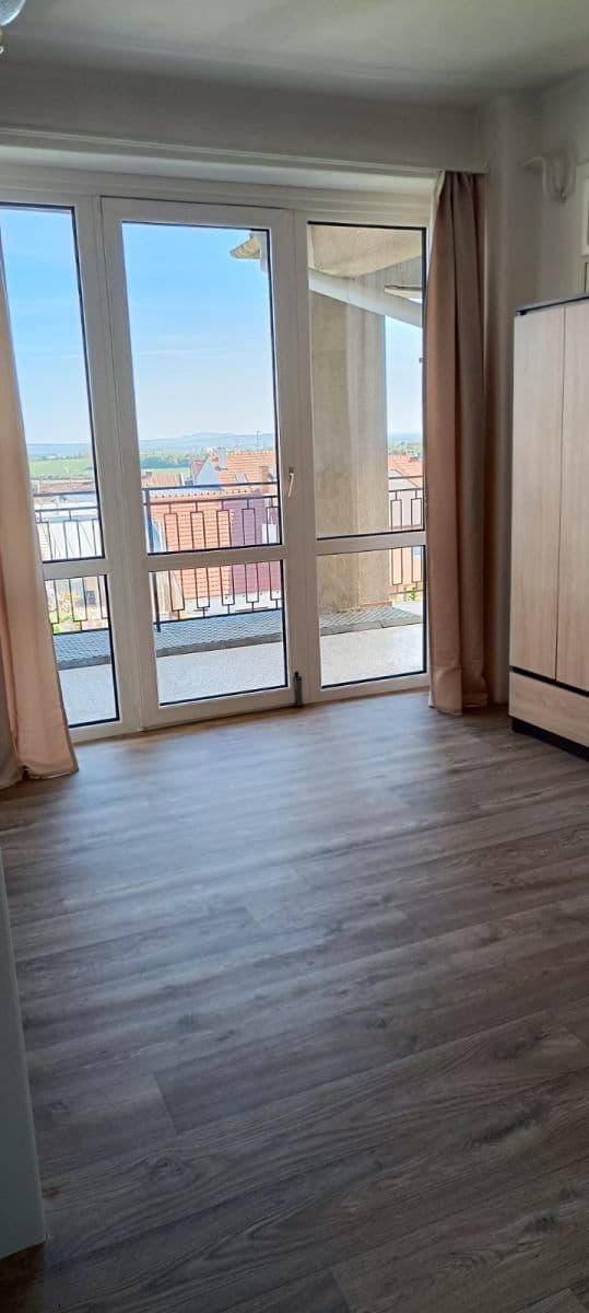 4 bedroom with open-plan kitchen flat to rent, 150 m², Nivky, Brno, Jihomoravský Region 4 bedroom with open-plan kitchen flat to rent, 150 m², Nivky, Brno, Jihomoravský Region