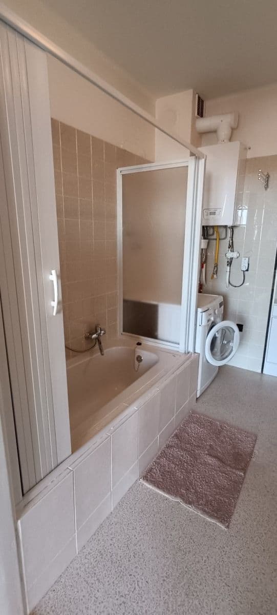 4 bedroom with open-plan kitchen flat to rent, 150 m², Nivky, Brno, Jihomoravský Region 4 bedroom with open-plan kitchen flat to rent, 150 m², Nivky, Brno, Jihomoravský Region