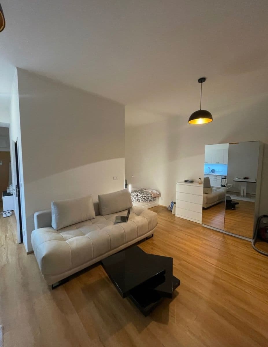 Studio flat to rent, 35 m², Letenská, Prague, Prague Studio flat to rent, 35 m², Letenská, Prague, Prague