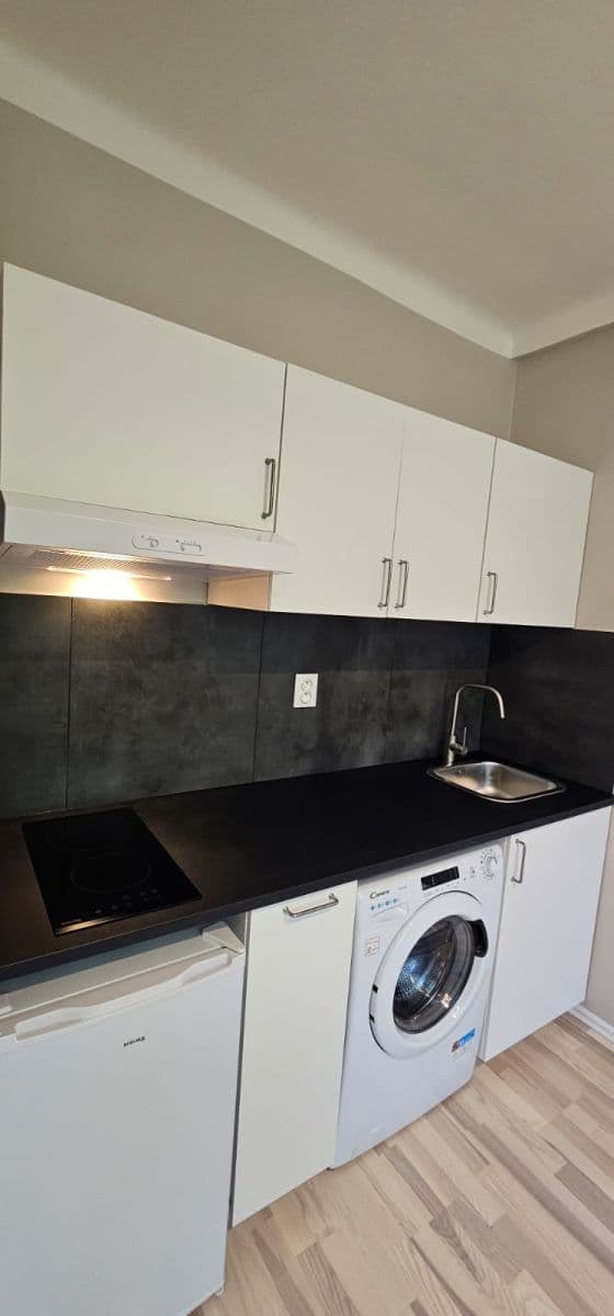 Studio flat to rent, 25 m², Ke Strašnické, Prague, Prague Studio flat to rent, 25 m², Ke Strašnické, Prague, Prague