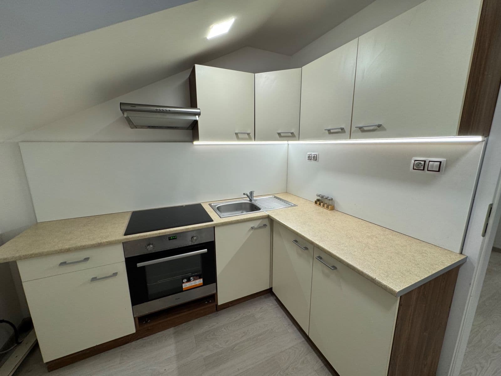 1 bedroom with open-plan kitchen flat to rent, 46 m², Práce, Děčín, Ústecký Region 1 bedroom with open-plan kitchen flat to rent, 46 m², Práce, Děčín, Ústecký Region